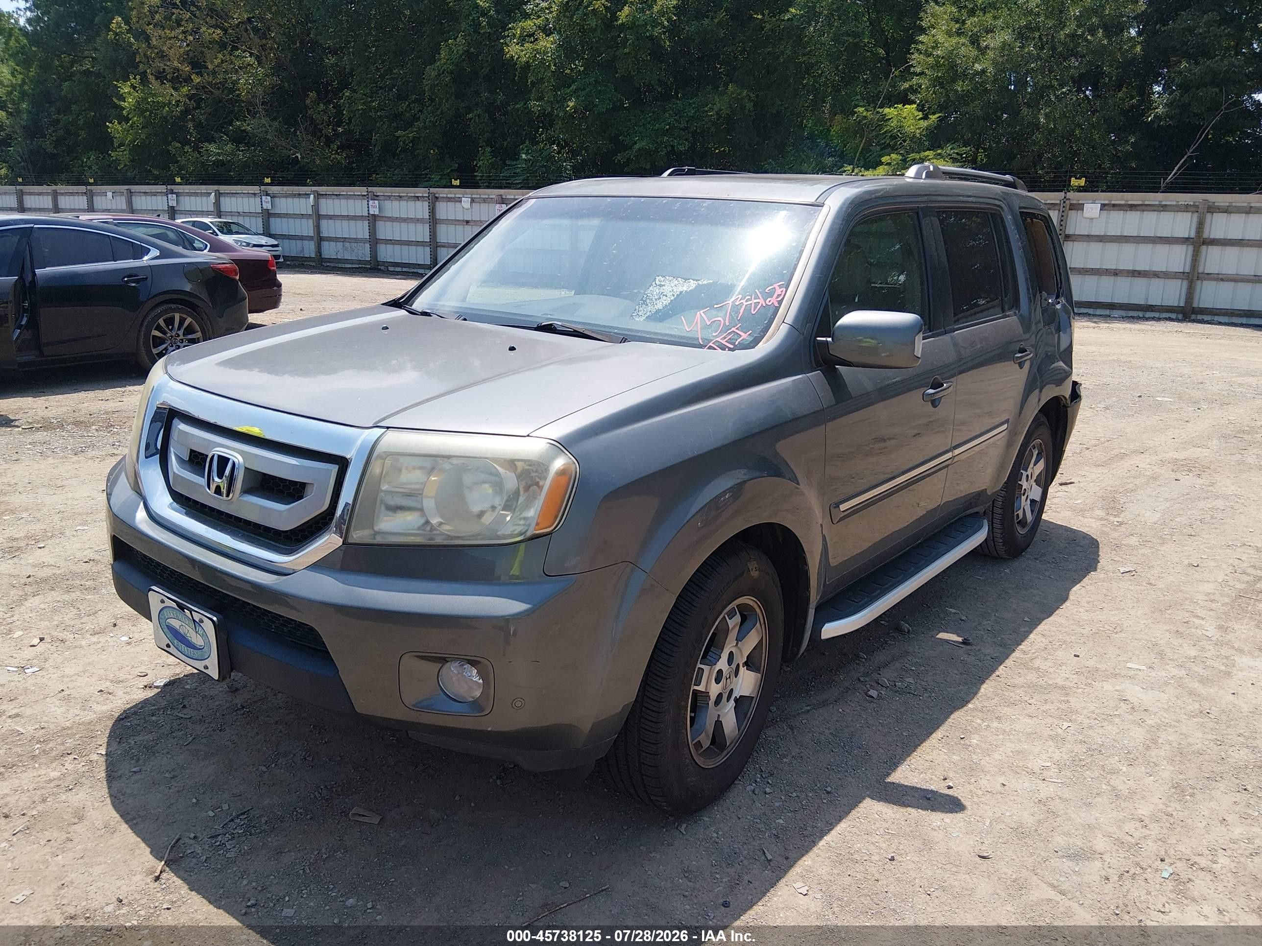 2009 Honda Pilot Touring Silver vin: 5FNYF489X9B006558