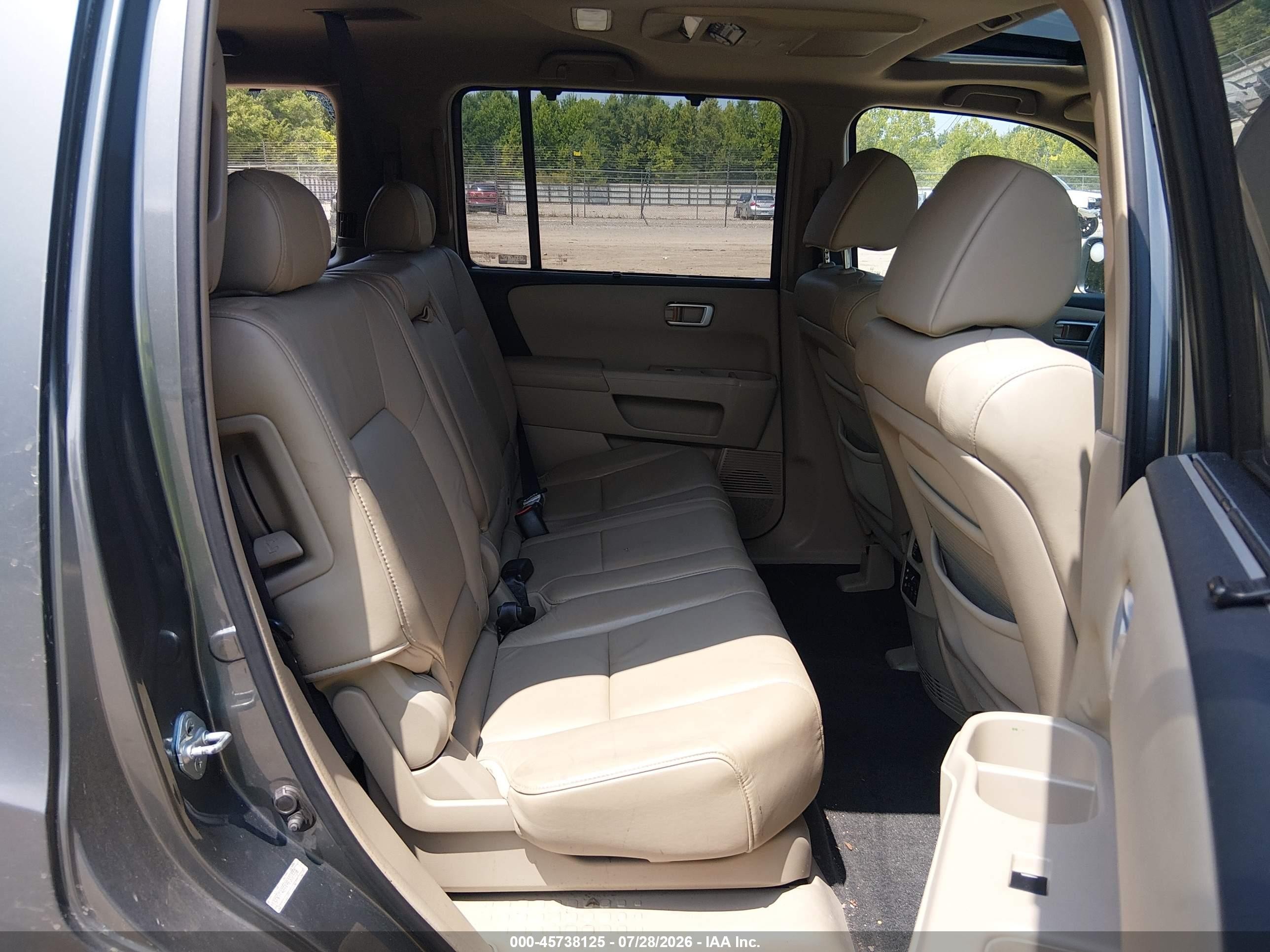 2009 Honda Pilot Touring Silver vin: 5FNYF489X9B006558