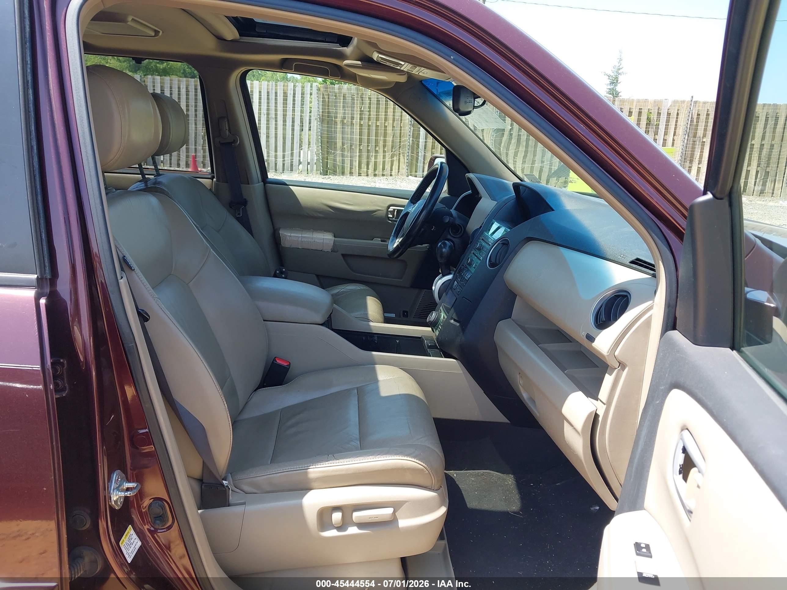 2009 Honda Pilot Touring Burgundy vin: 5FNYF489X9B016121