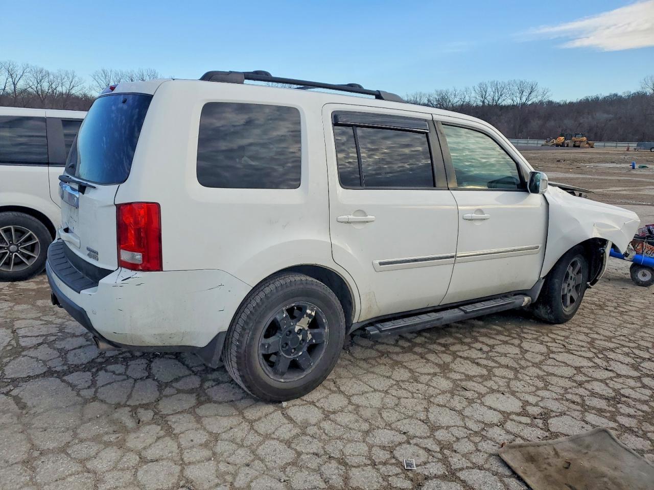 2009 Honda Pilot Touring White vin: 5FNYF489X9B020413