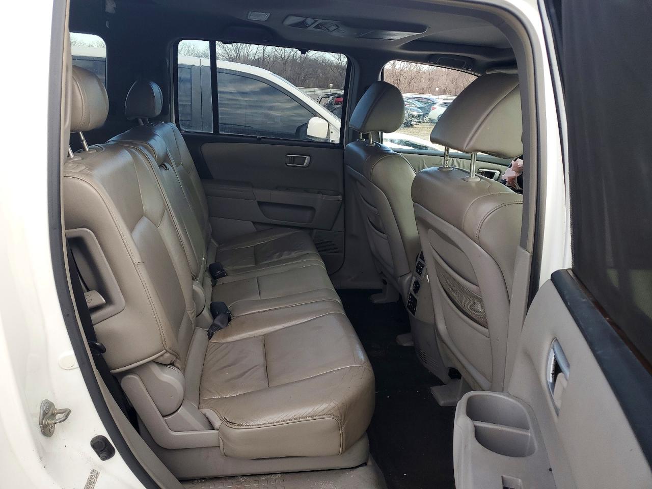 2009 Honda Pilot Touring White vin: 5FNYF489X9B020413
