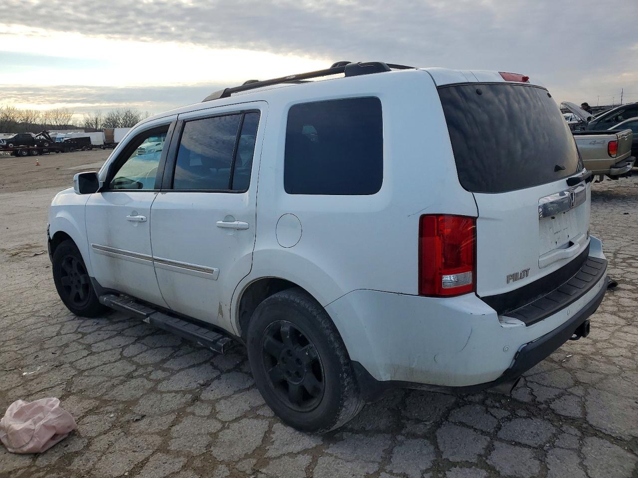 2009 Honda Pilot Touring White vin: 5FNYF489X9B020413
