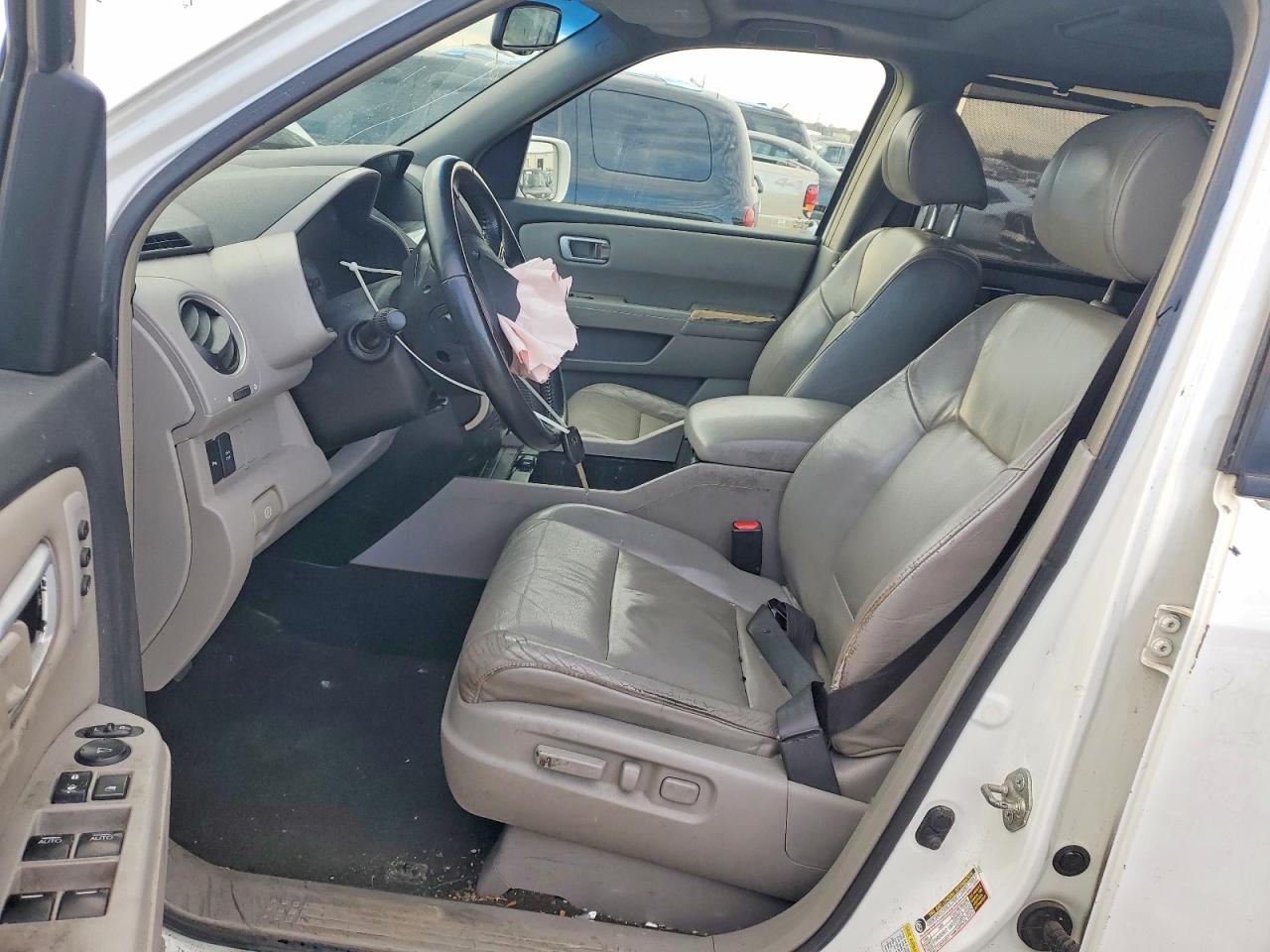 2009 Honda Pilot Touring White vin: 5FNYF489X9B020413