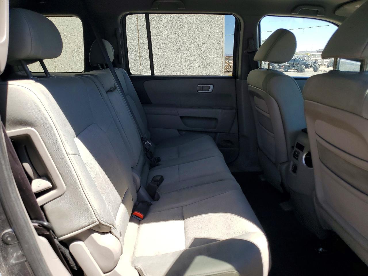 2011 Honda Pilot Lx Gray vin: 5FNYF4H20BB013477