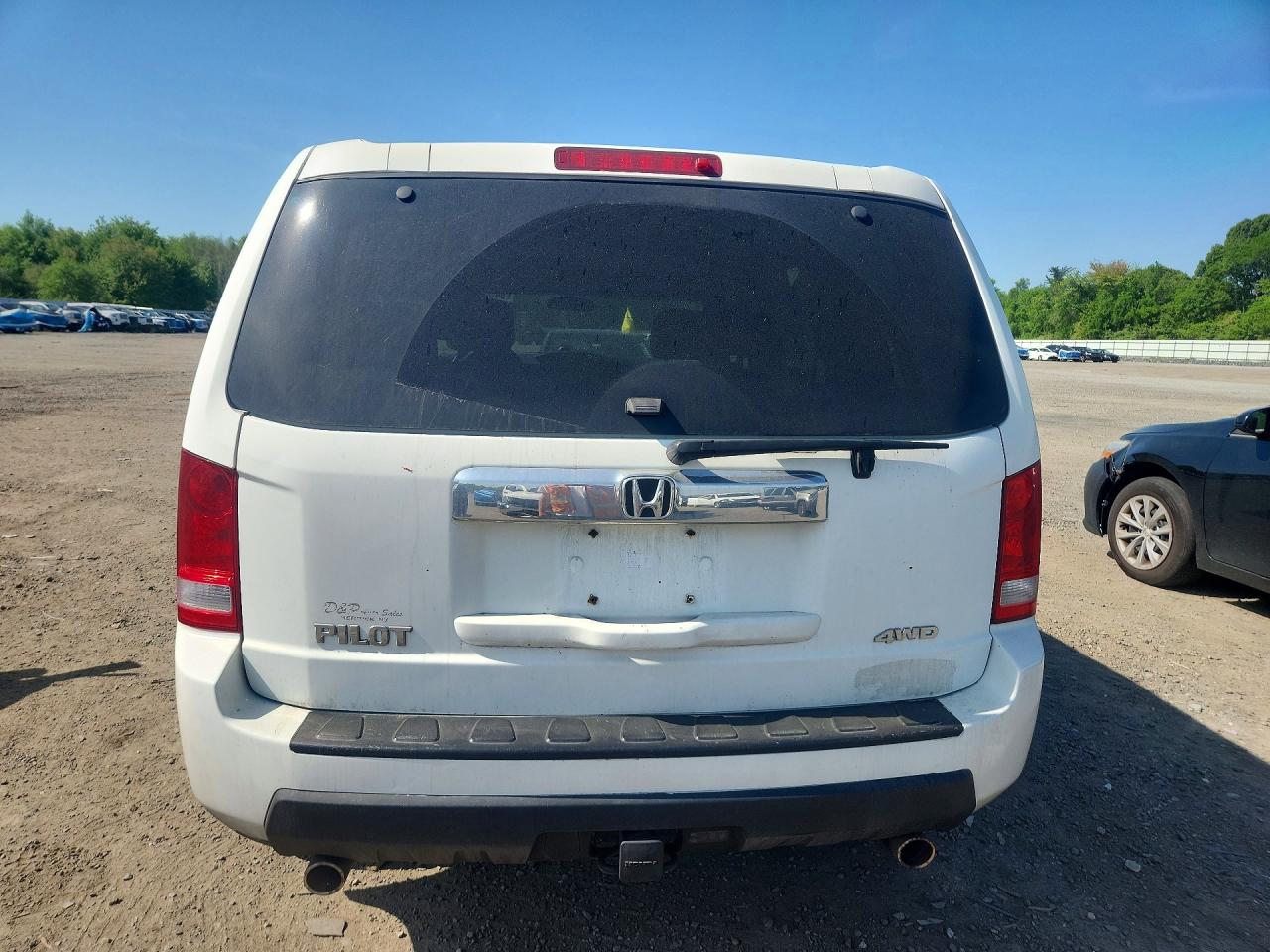 2011 Honda Pilot Lx White vin: 5FNYF4H20BB018405