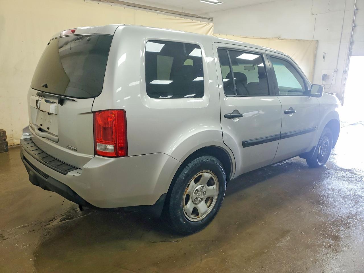 2013 Honda Pilot Lx Silver vin: 5FNYF4H20DB086108