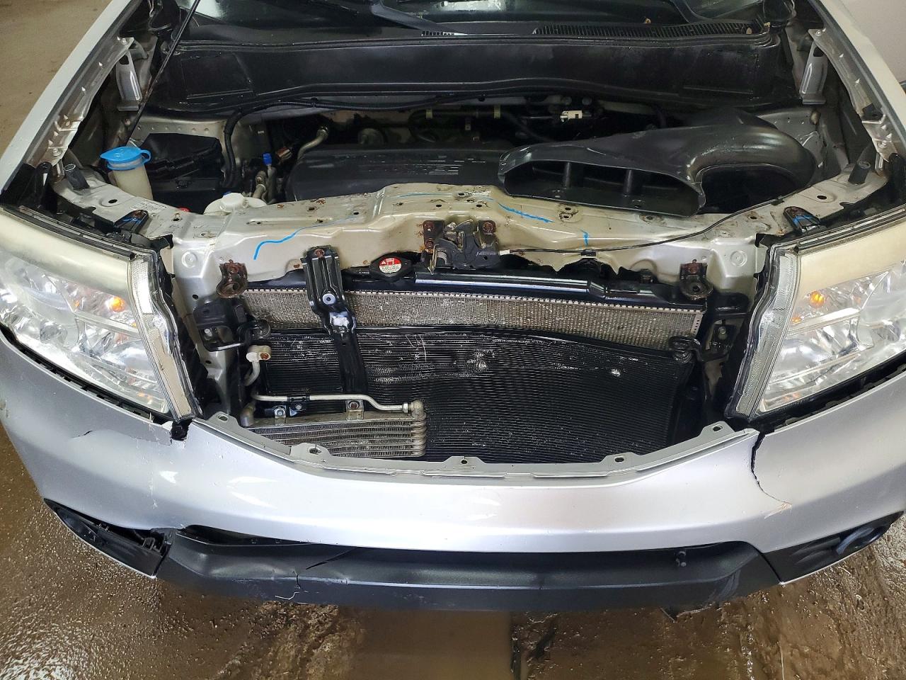 2013 Honda Pilot Lx Silver vin: 5FNYF4H20DB086108