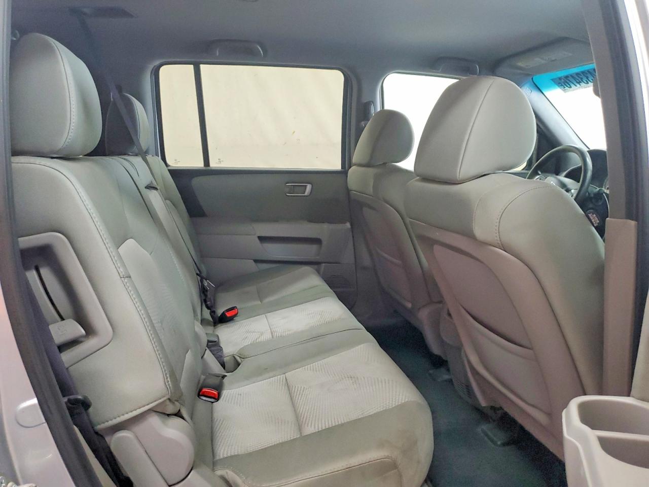 2013 Honda Pilot Lx Silver vin: 5FNYF4H20DB086108