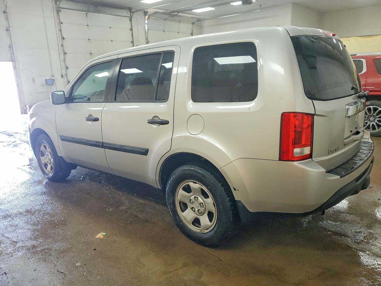 2013 Honda Pilot Lx Silver vin: 5FNYF4H20DB086108