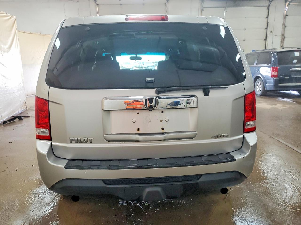 2013 Honda Pilot Lx Silver vin: 5FNYF4H20DB086108