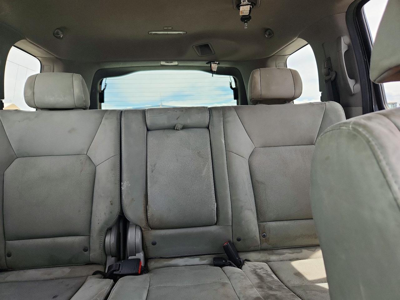 2011 Honda Pilot Lx Gray vin: 5FNYF4H21BB033978