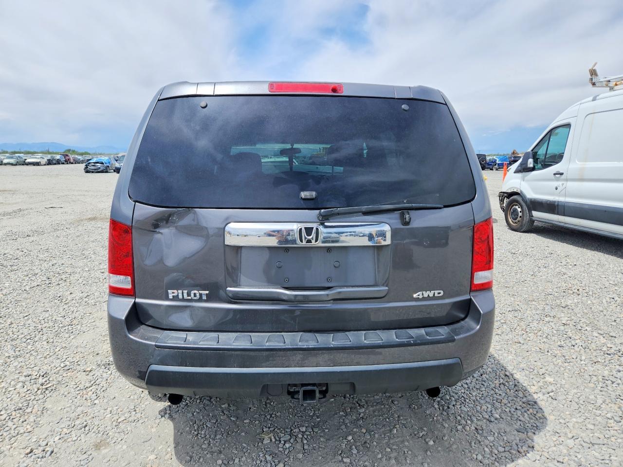 2011 Honda Pilot Lx Gray vin: 5FNYF4H21BB033978