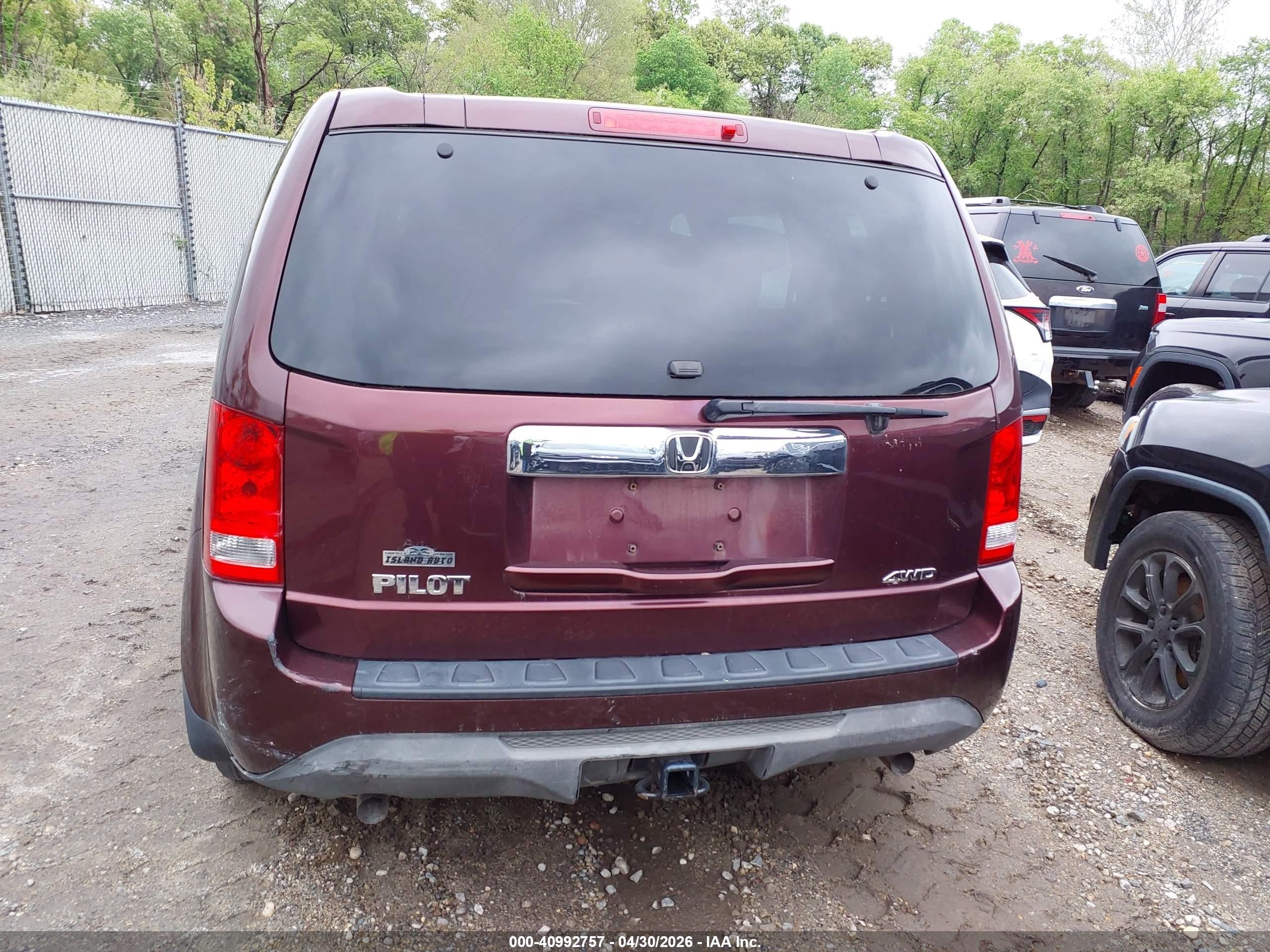 2012 Honda Pilot Lx Maroon vin: 5FNYF4H21CB057764