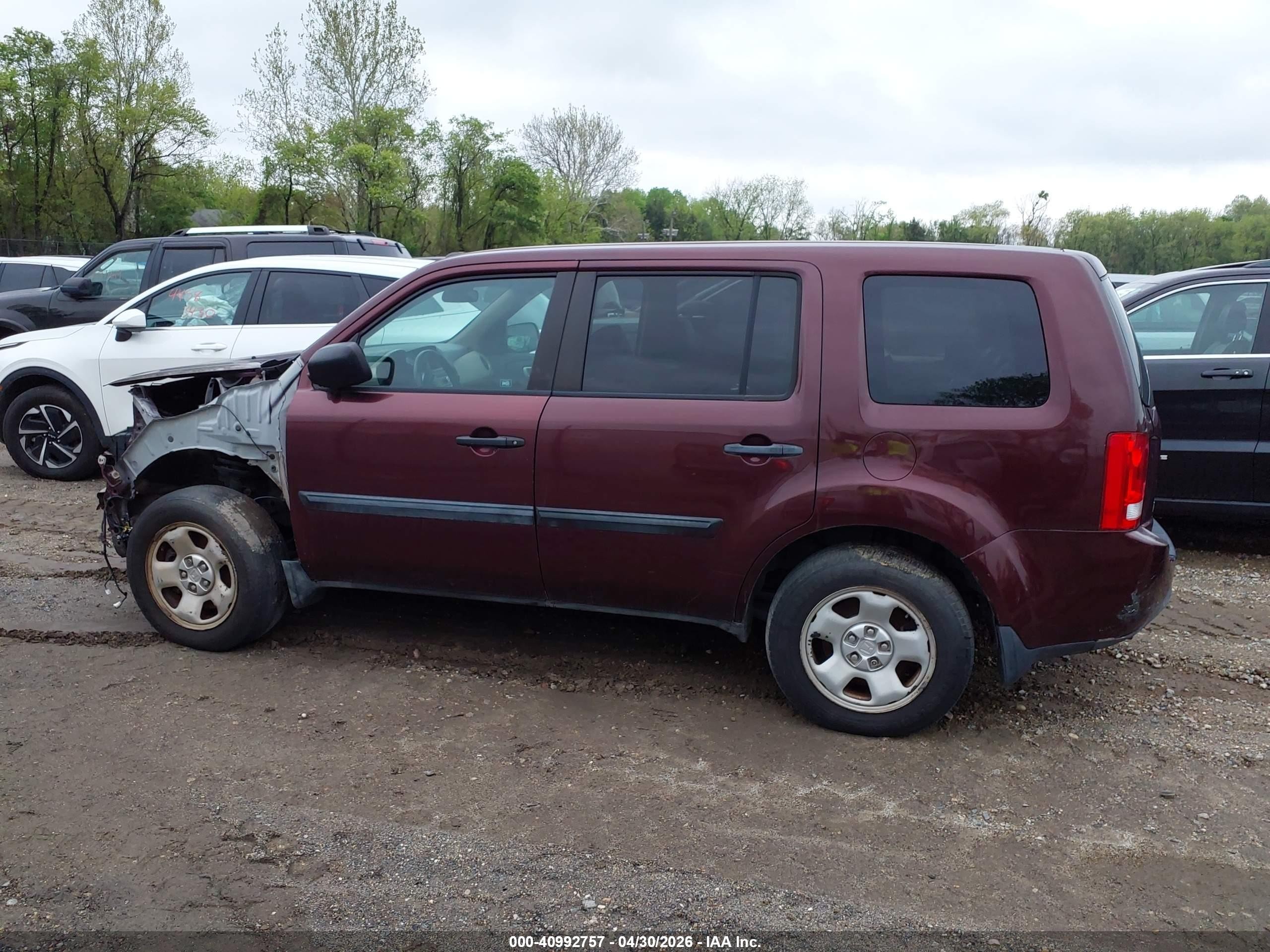 2012 Honda Pilot Lx Maroon vin: 5FNYF4H21CB057764