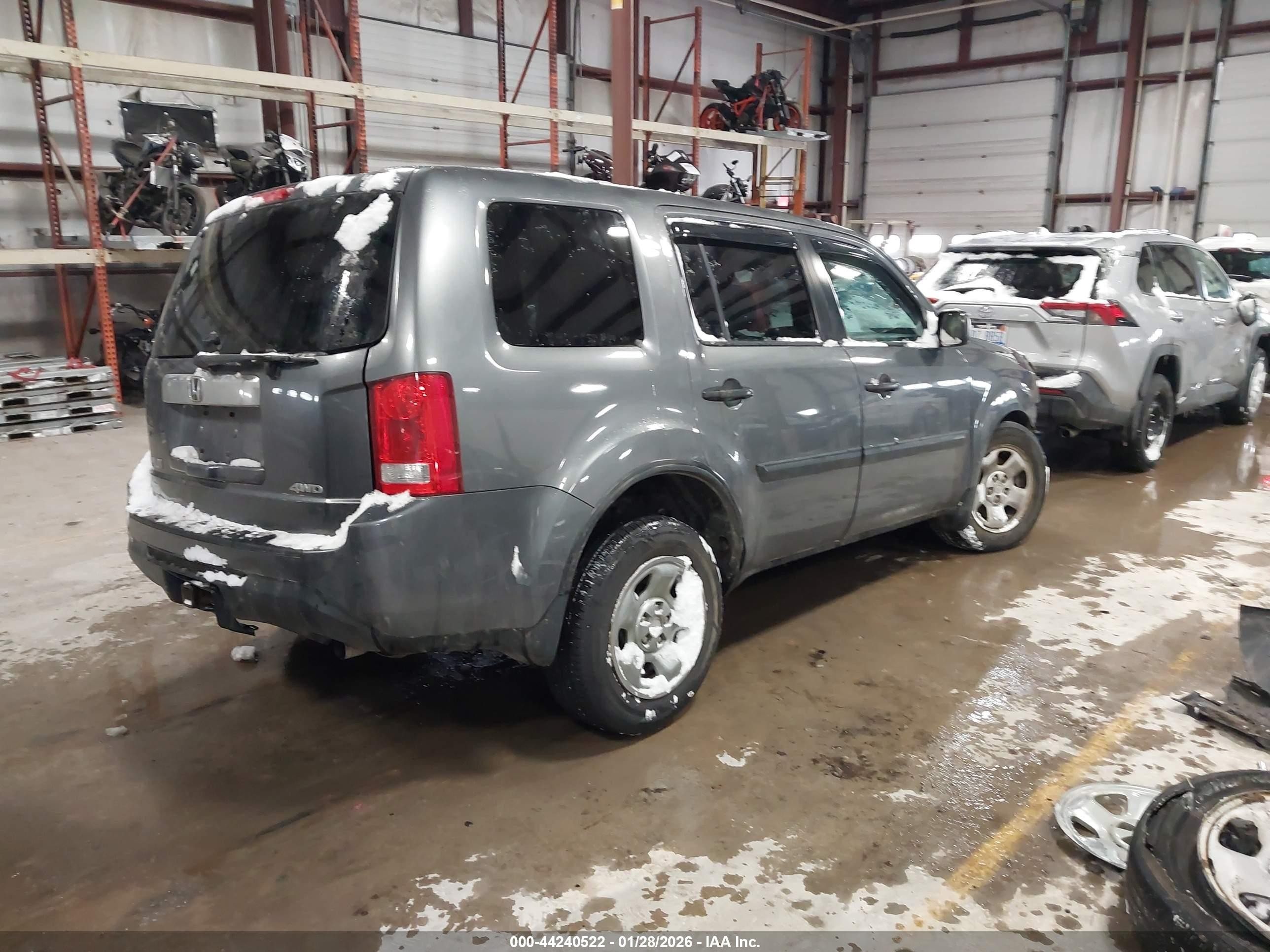 2013 Honda Pilot Lx Gray vin: 5FNYF4H21DB070841