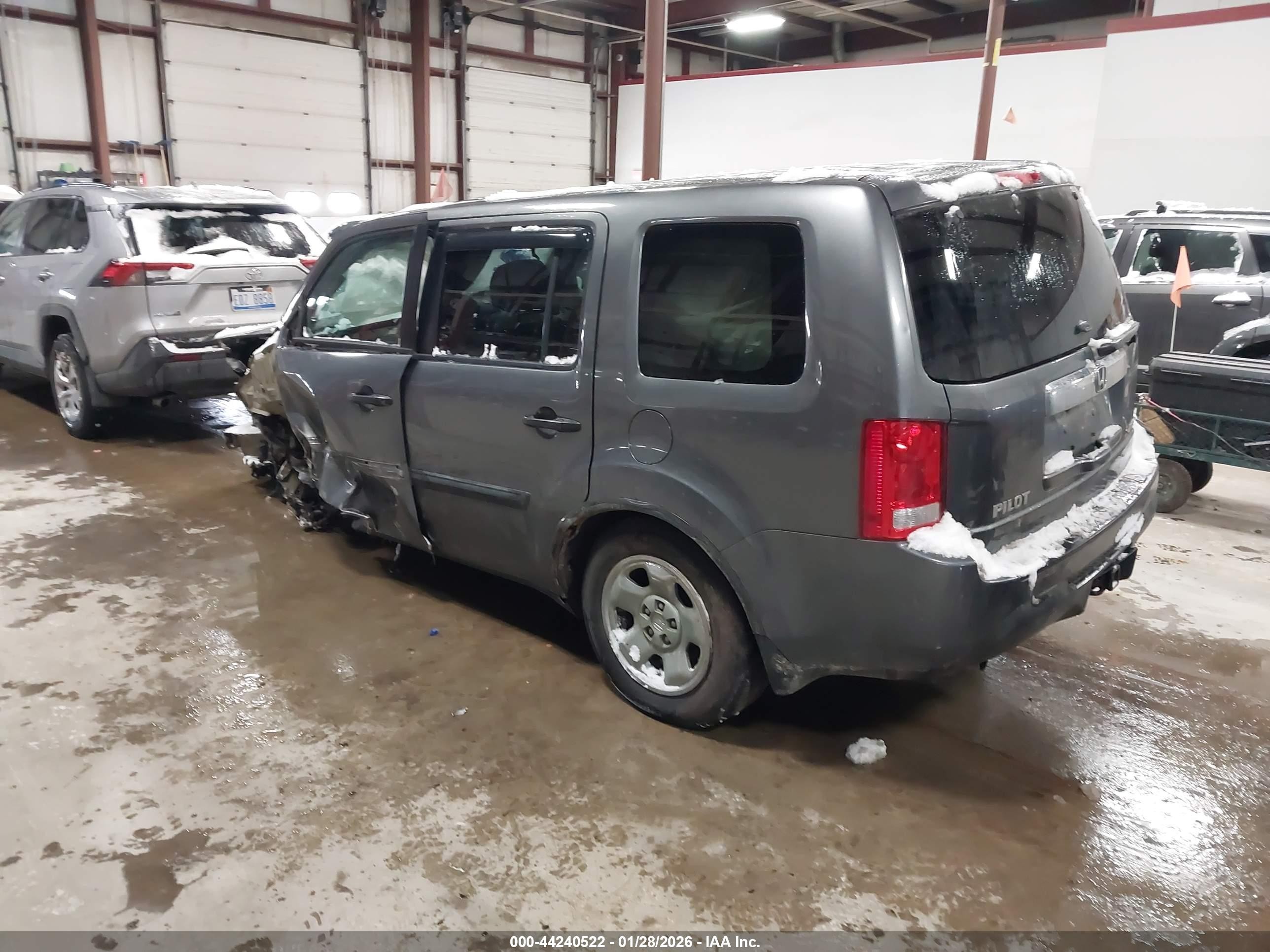 2013 Honda Pilot Lx Gray vin: 5FNYF4H21DB070841