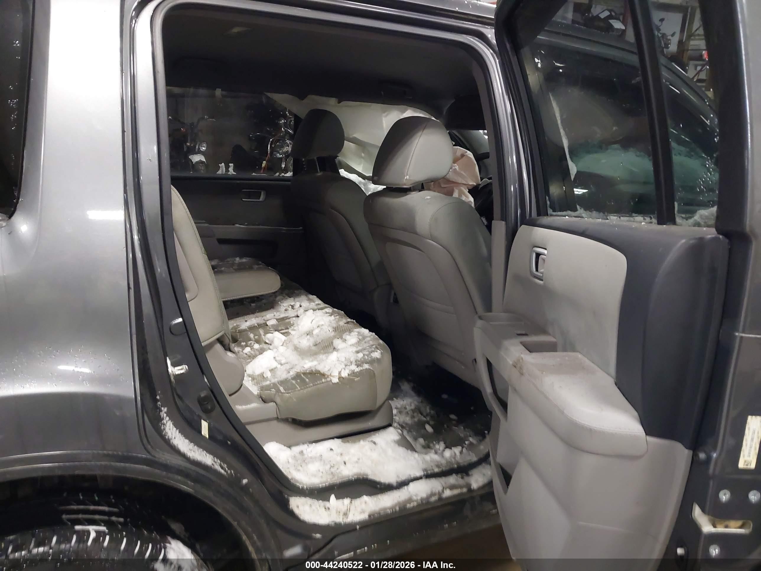 2013 Honda Pilot Lx Gray vin: 5FNYF4H21DB070841
