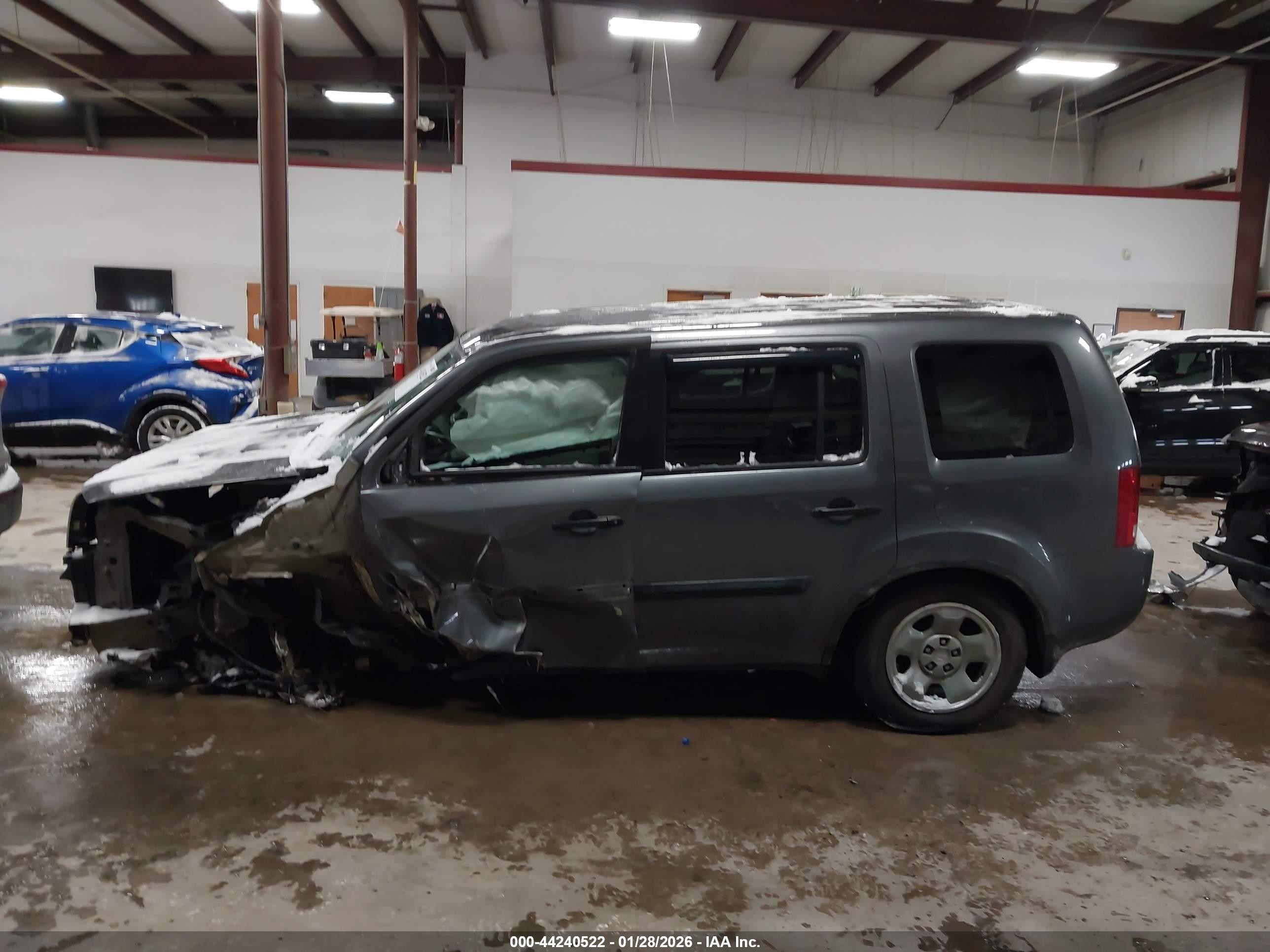 2013 Honda Pilot Lx Gray vin: 5FNYF4H21DB070841