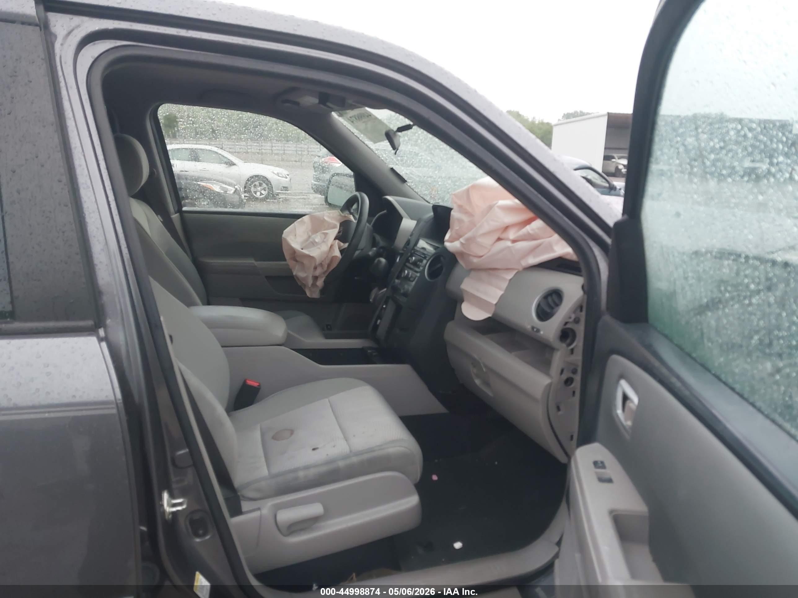 2015 Honda Pilot Lx Серый vin: 5FNYF4H21FB023733
