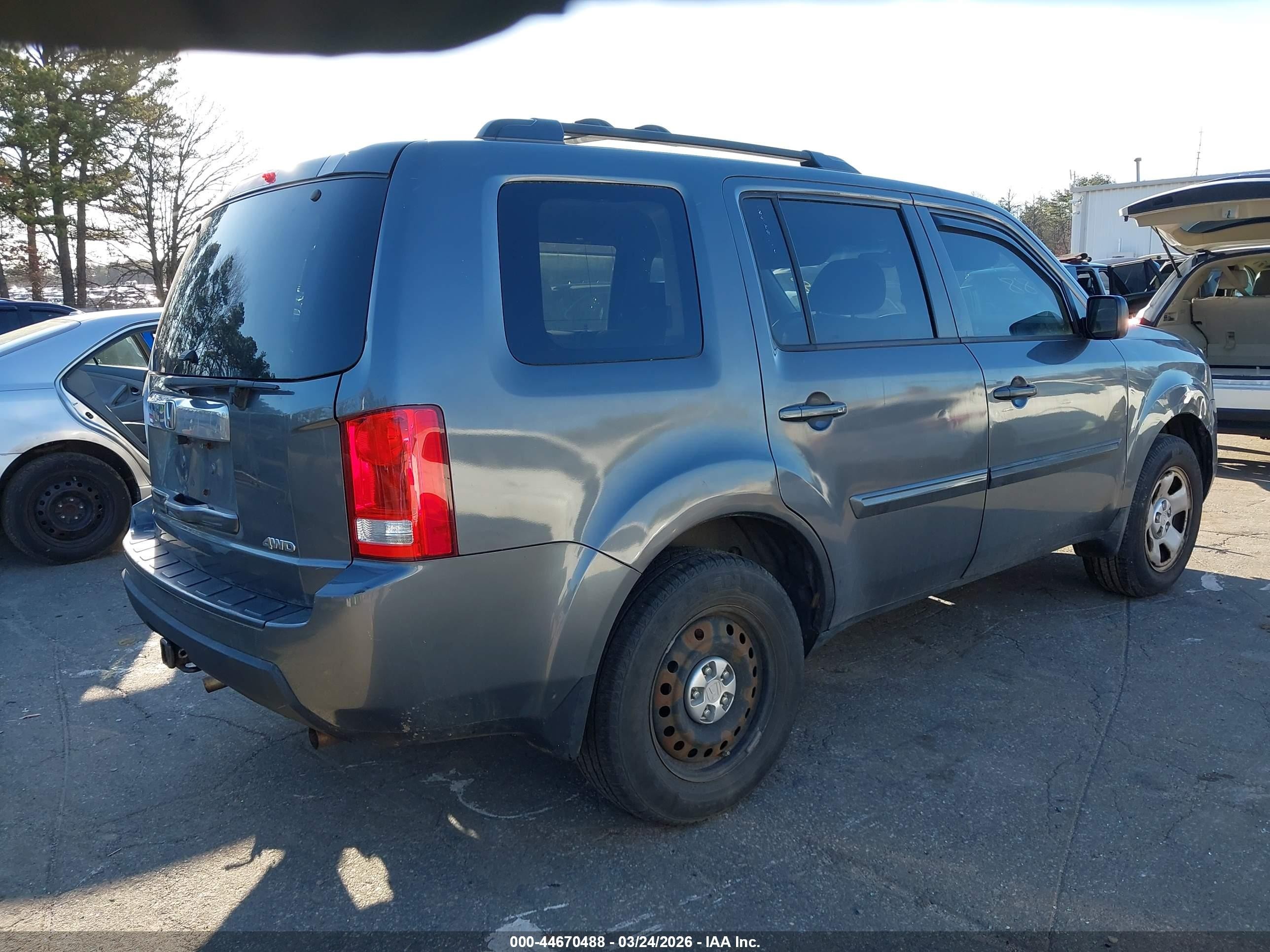 2011 Honda Pilot Lx Gray vin: 5FNYF4H22BB104136
