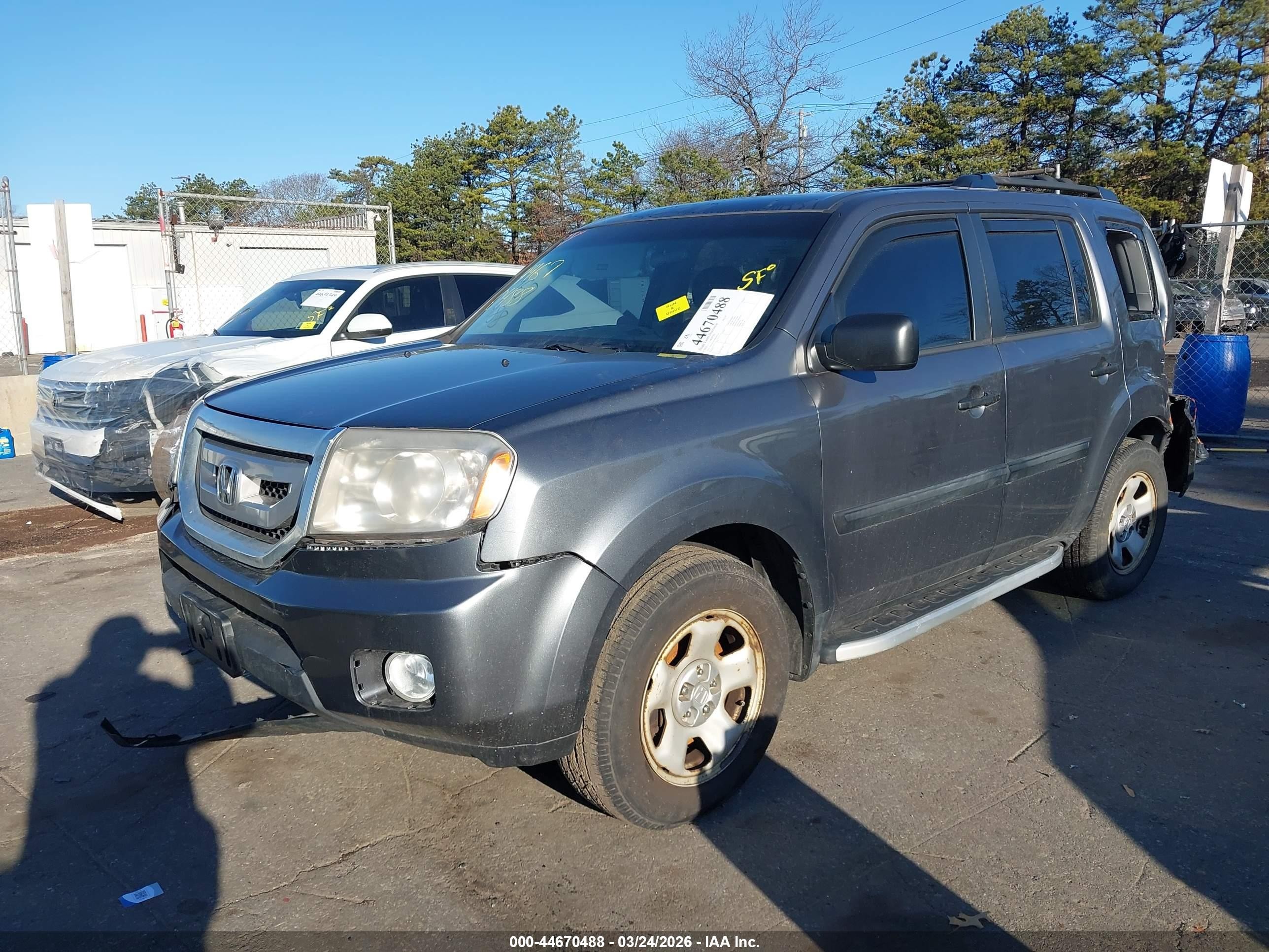 2011 Honda Pilot Lx Gray vin: 5FNYF4H22BB104136