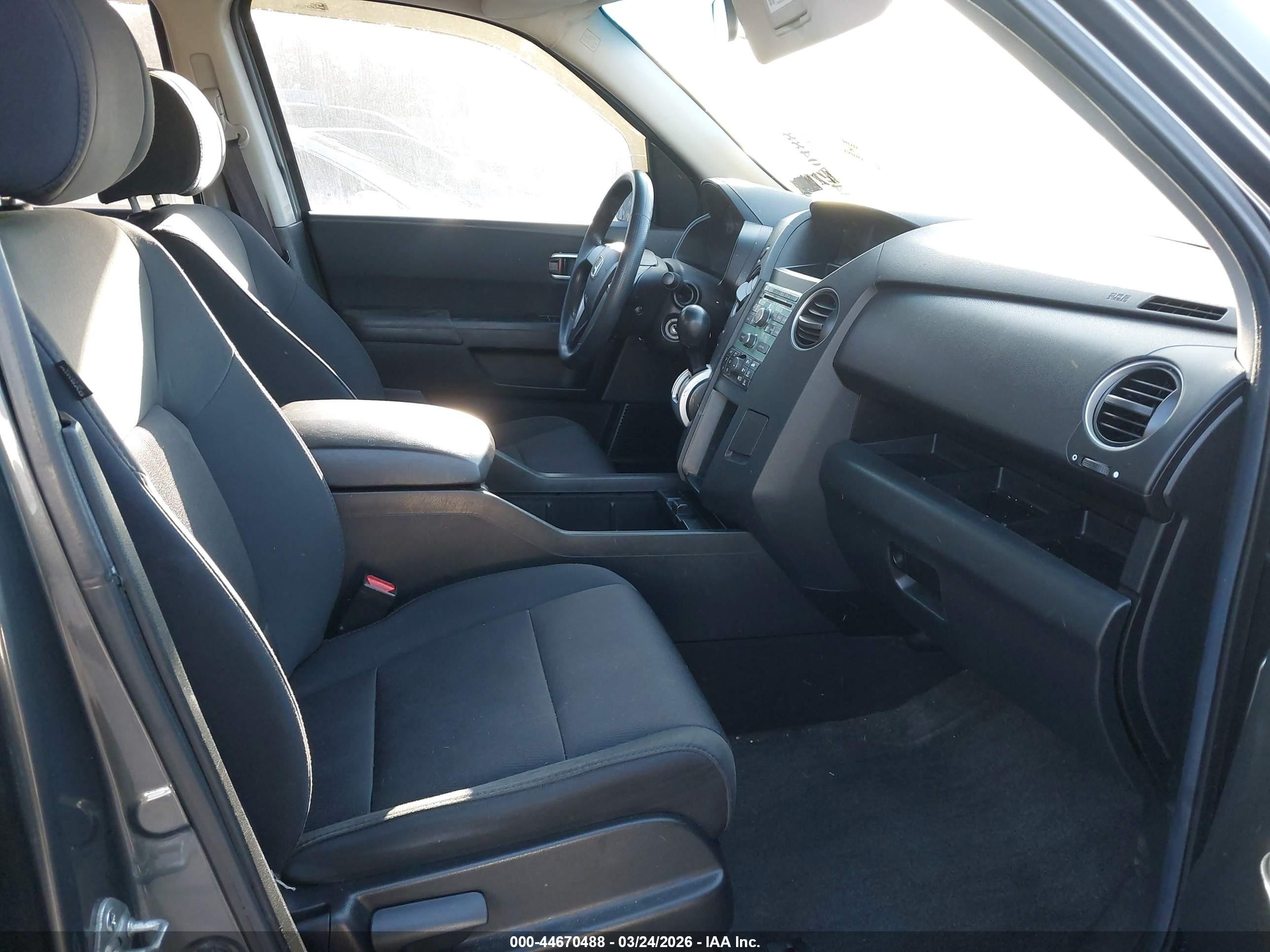 2011 Honda Pilot Lx Gray vin: 5FNYF4H22BB104136