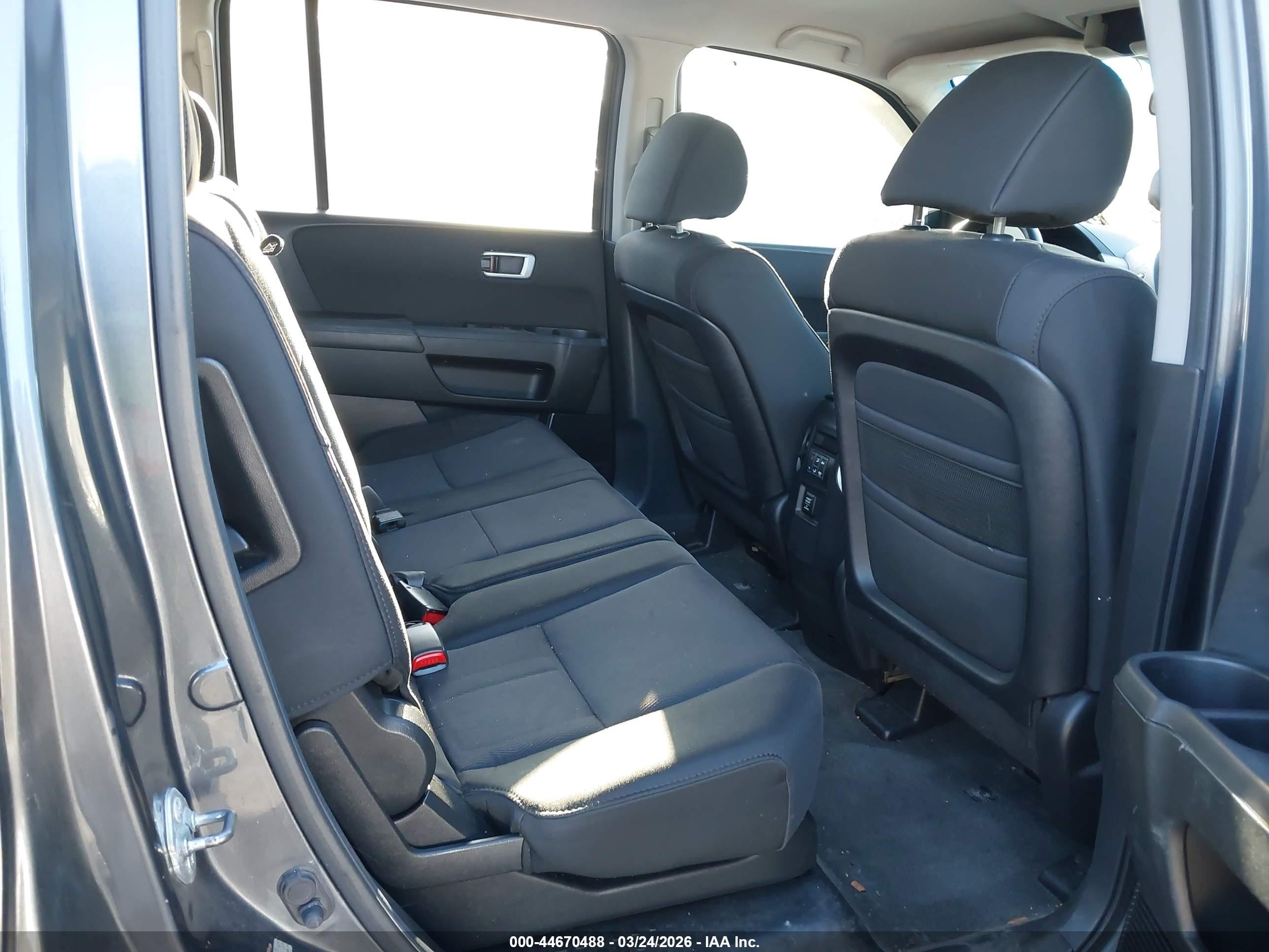 2011 Honda Pilot Lx Gray vin: 5FNYF4H22BB104136