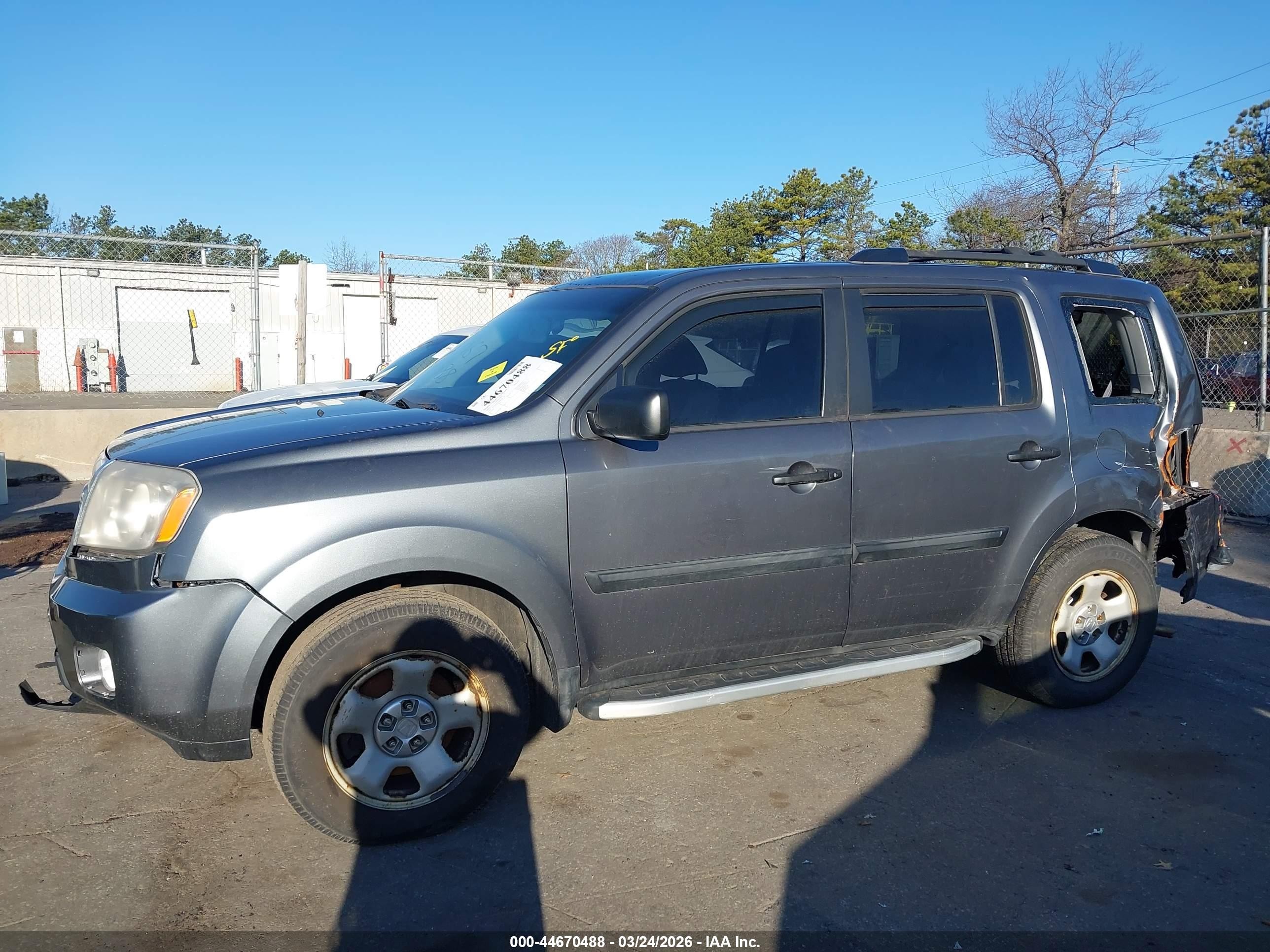 2011 Honda Pilot Lx Gray vin: 5FNYF4H22BB104136