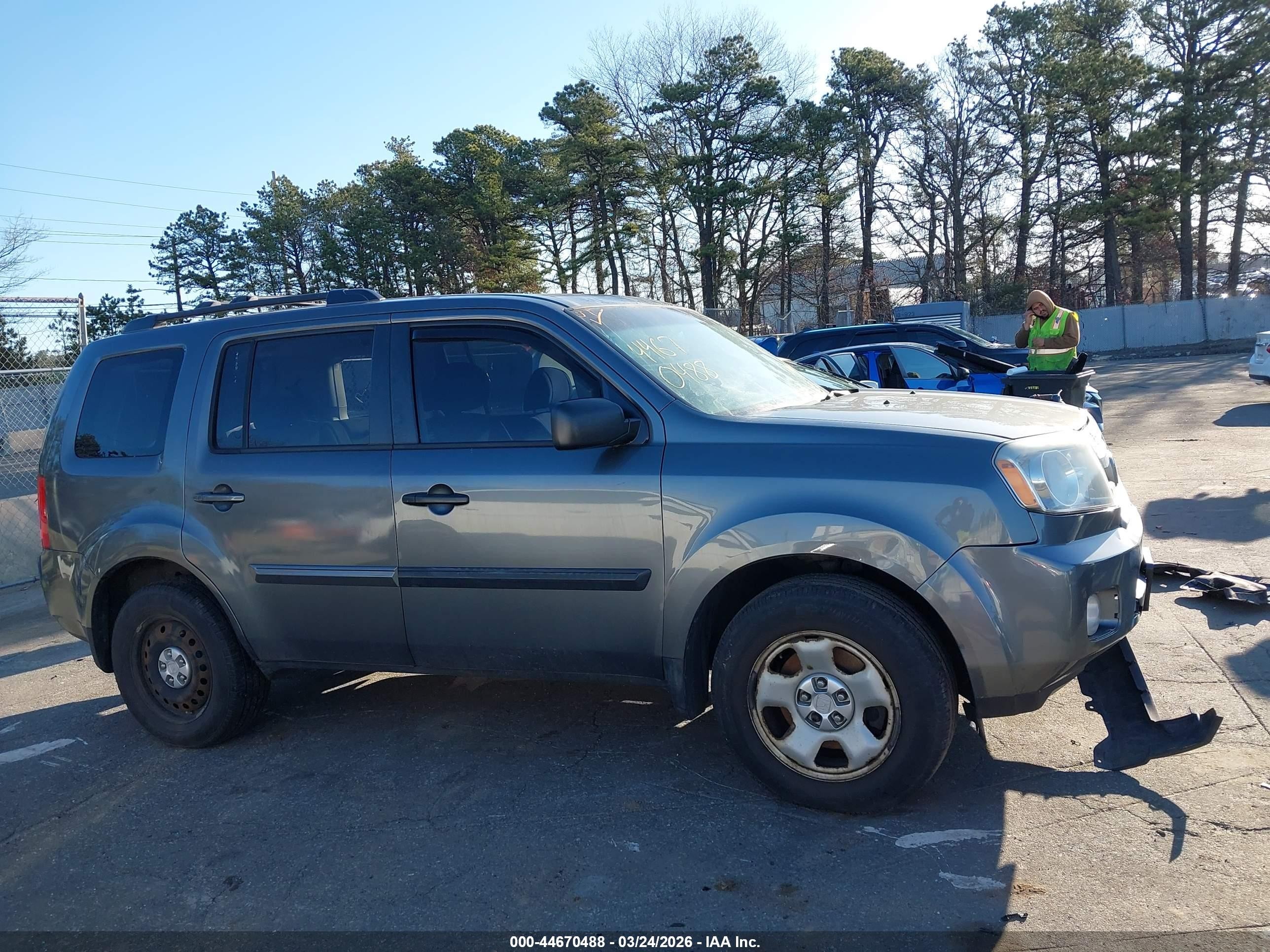 2011 Honda Pilot Lx Gray vin: 5FNYF4H22BB104136