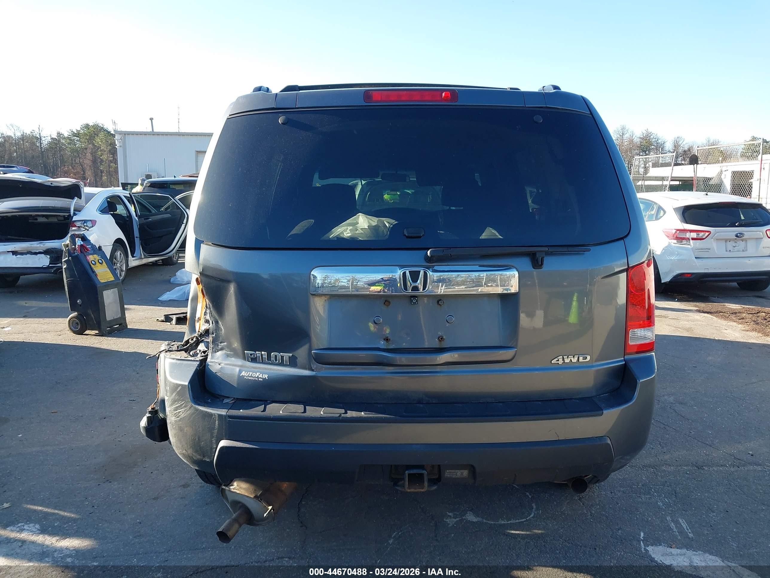 2011 Honda Pilot Lx Gray vin: 5FNYF4H22BB104136