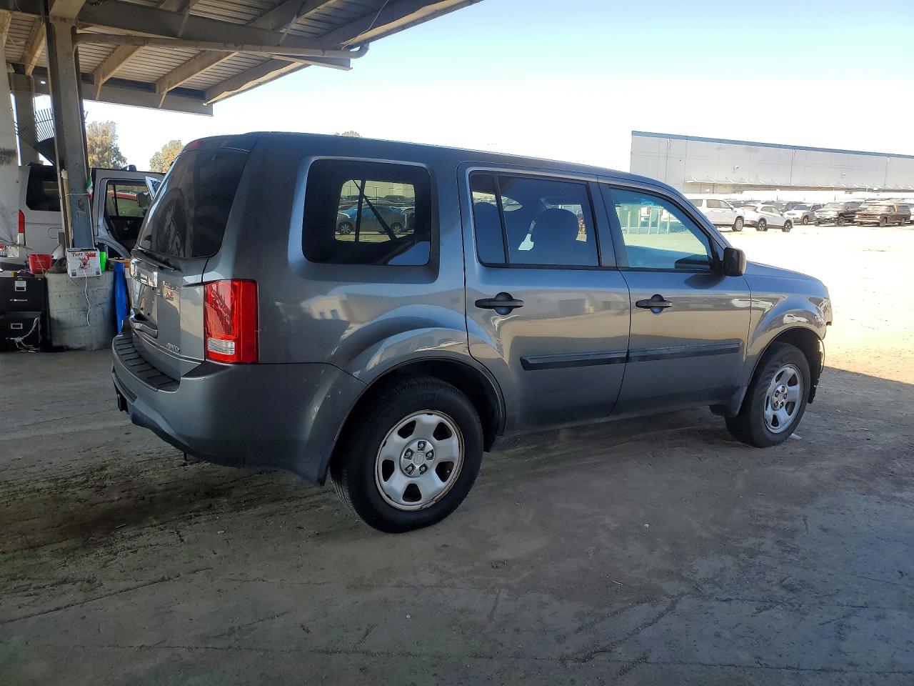 2012 Honda Pilot Lx Gray vin: 5FNYF4H22CB013398