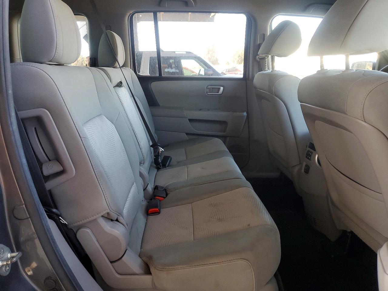 2012 Honda Pilot Lx Gray vin: 5FNYF4H22CB013398
