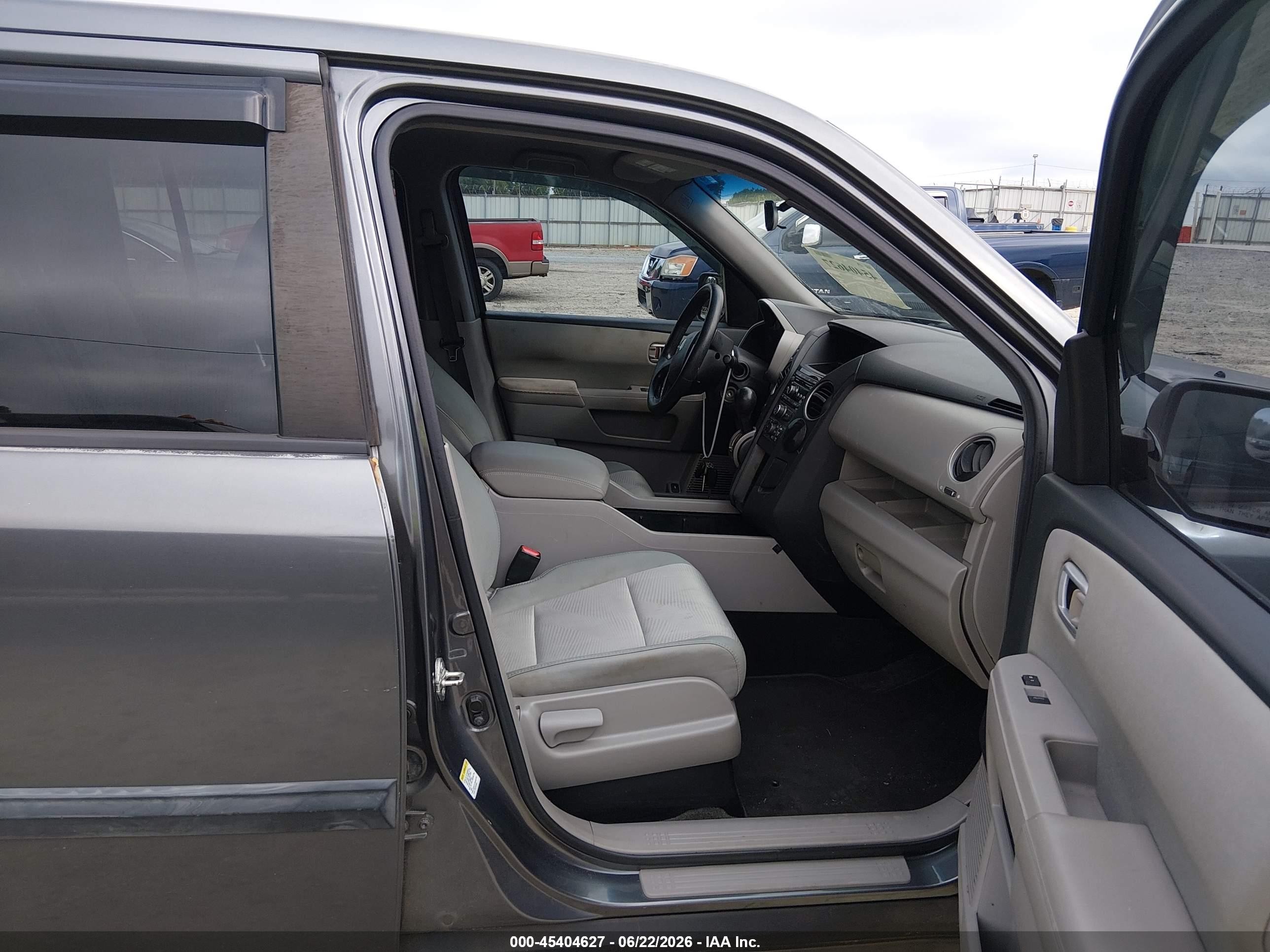 2012 Honda Pilot Lx Gray vin: 5FNYF4H22CB029231