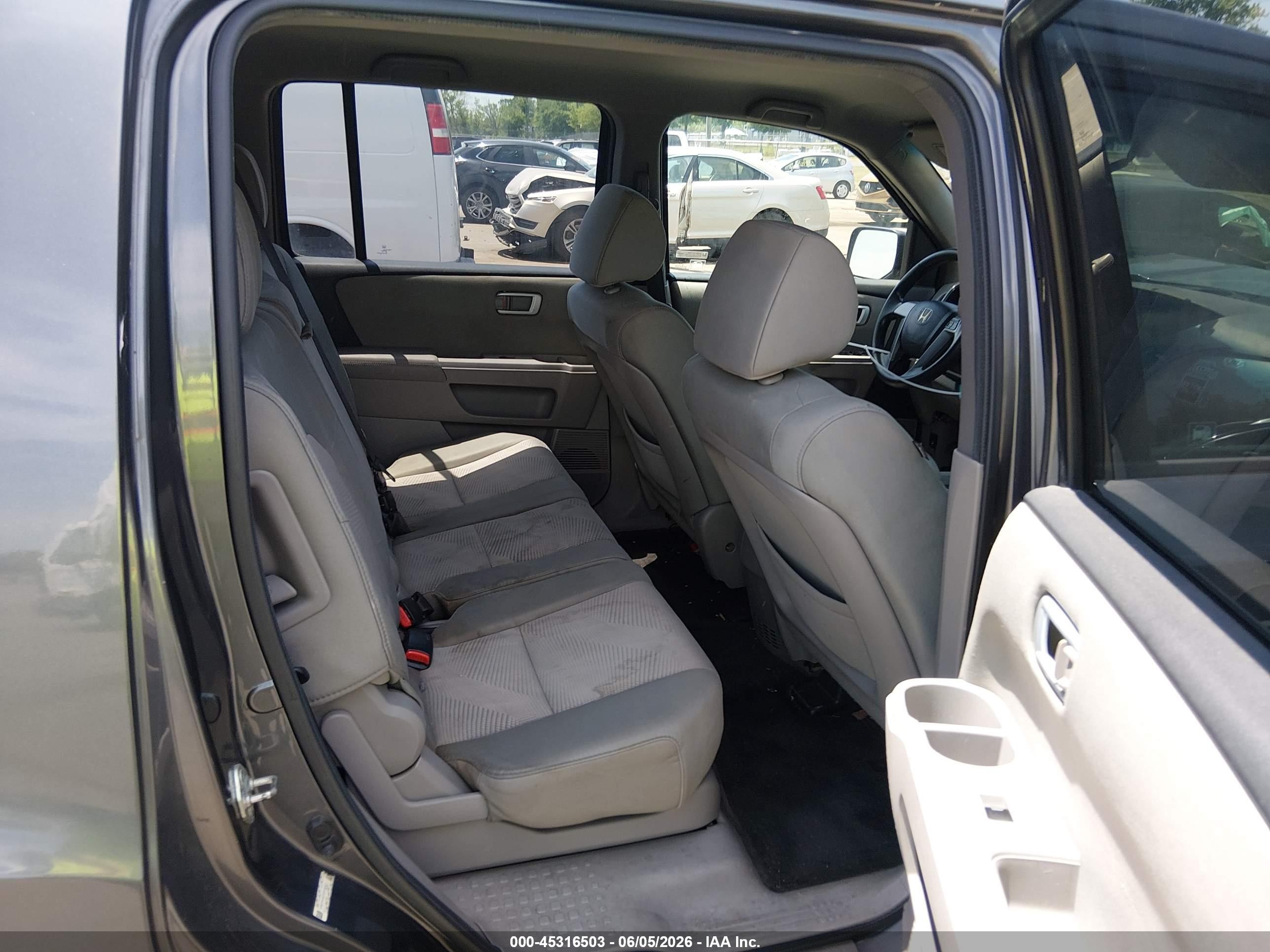 2012 Honda Pilot Lx Gray vin: 5FNYF4H22CB085900
