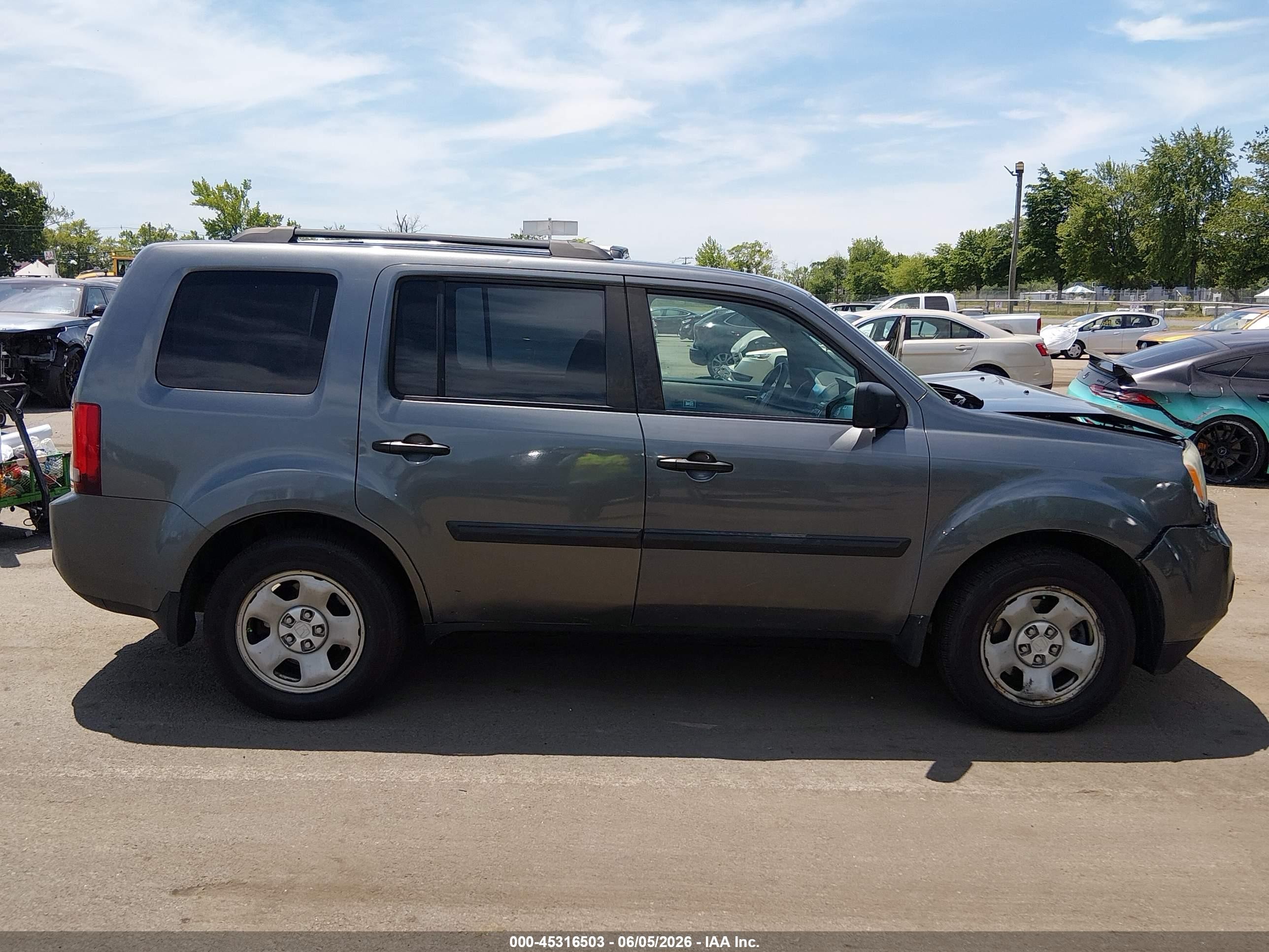 2012 Honda Pilot Lx Gray vin: 5FNYF4H22CB085900