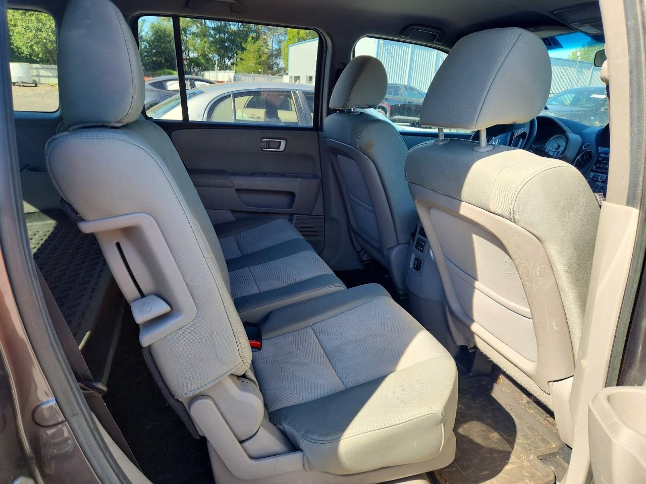 2013 Honda Pilot Lx Gray vin: 5FNYF4H22DB002452