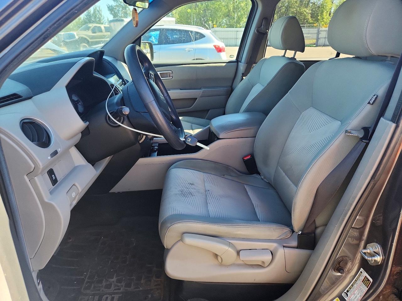 2013 Honda Pilot Lx Gray vin: 5FNYF4H22DB002452