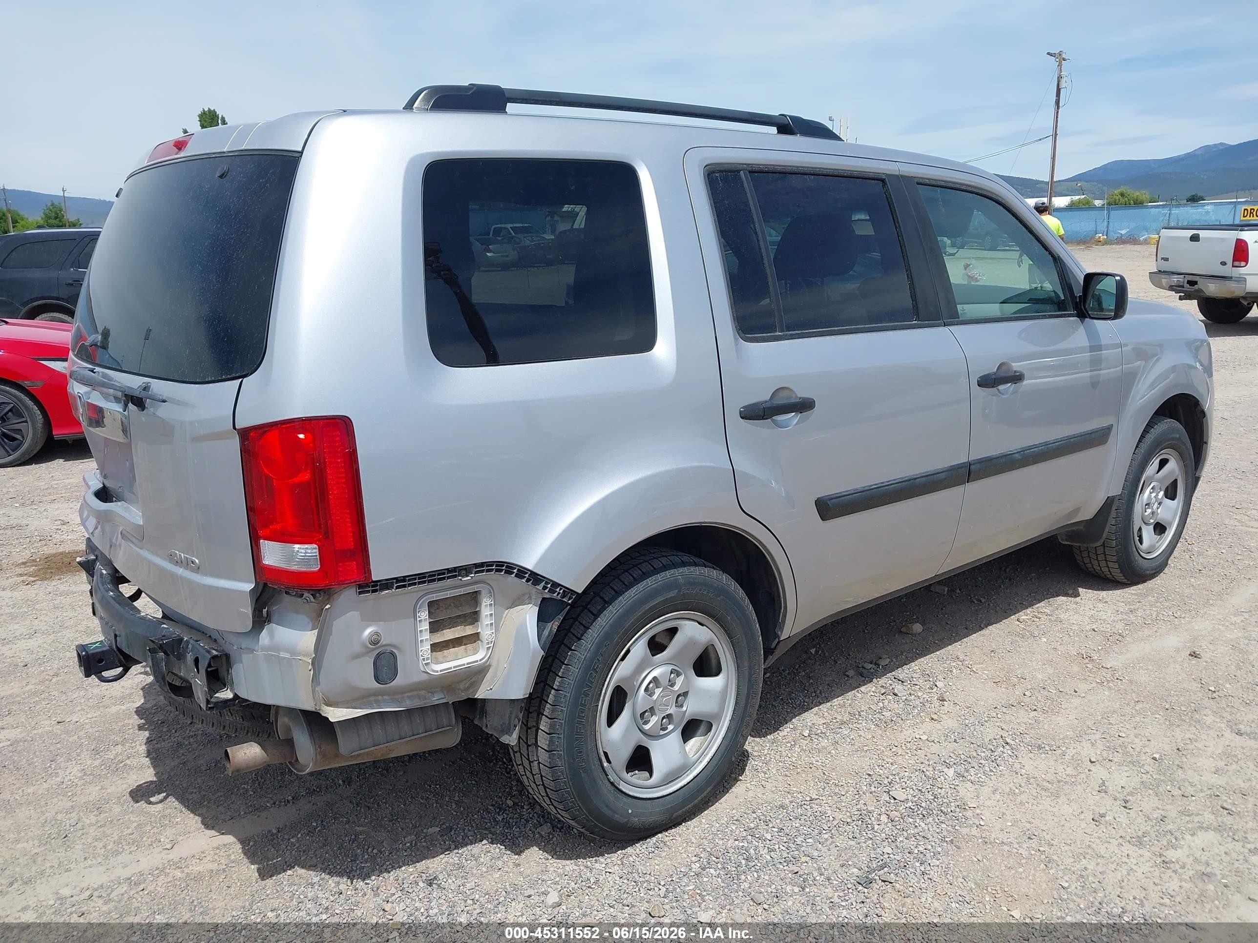 2015 Honda Pilot Lx Silver vin: 5FNYF4H22FB004527