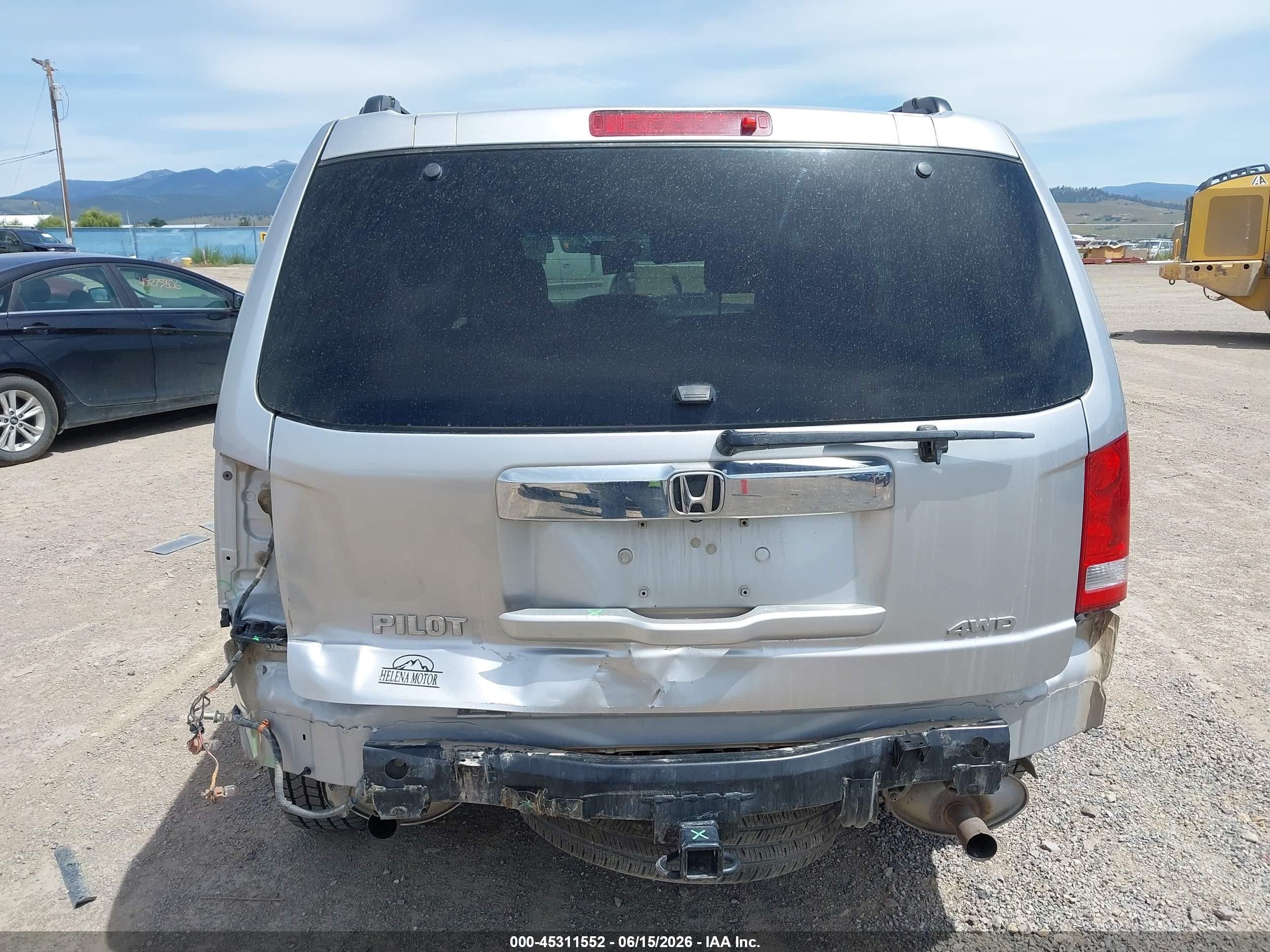2015 Honda Pilot Lx Silver vin: 5FNYF4H22FB004527