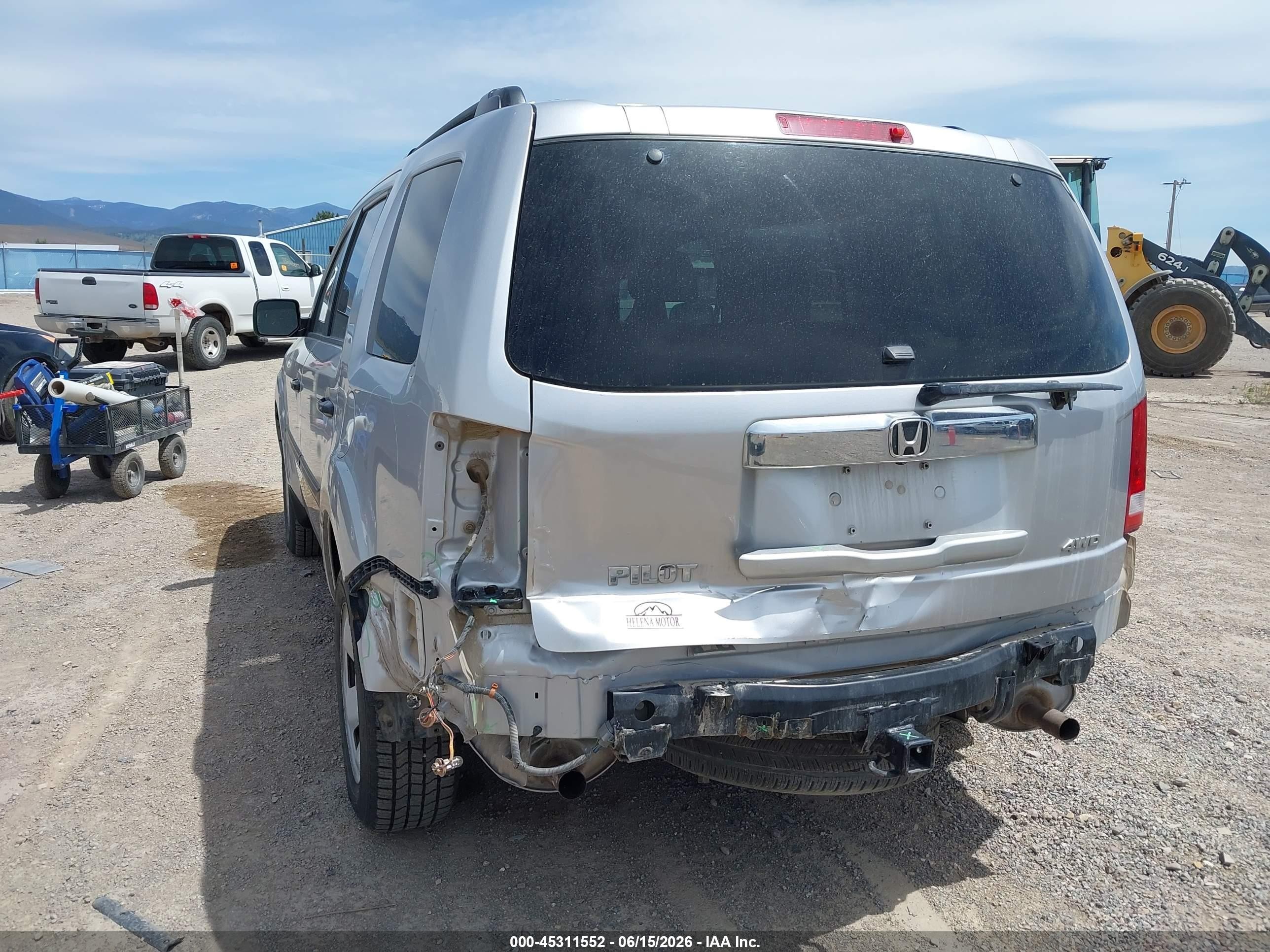 2015 Honda Pilot Lx Silver vin: 5FNYF4H22FB004527