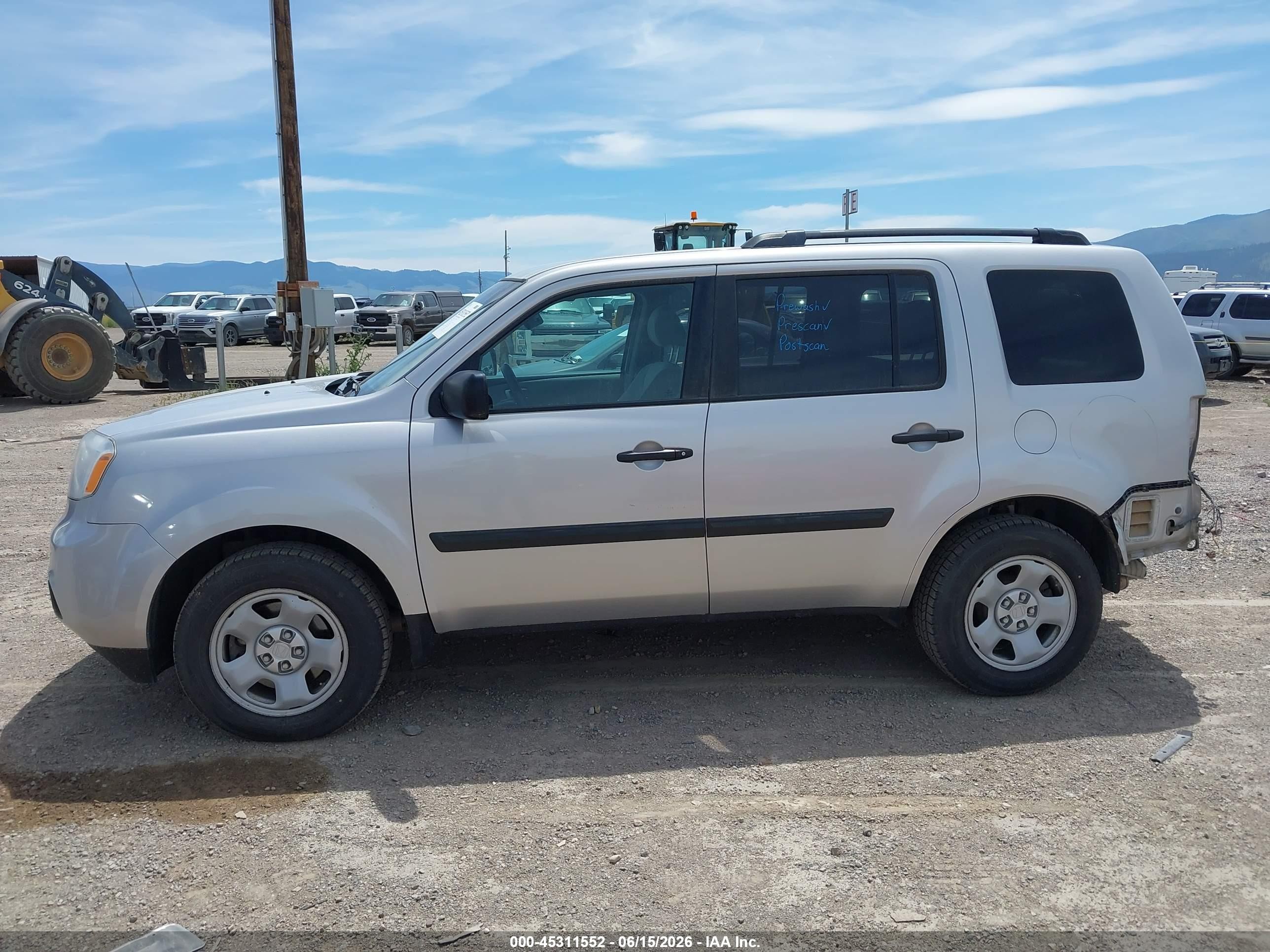 2015 Honda Pilot Lx Silver vin: 5FNYF4H22FB004527