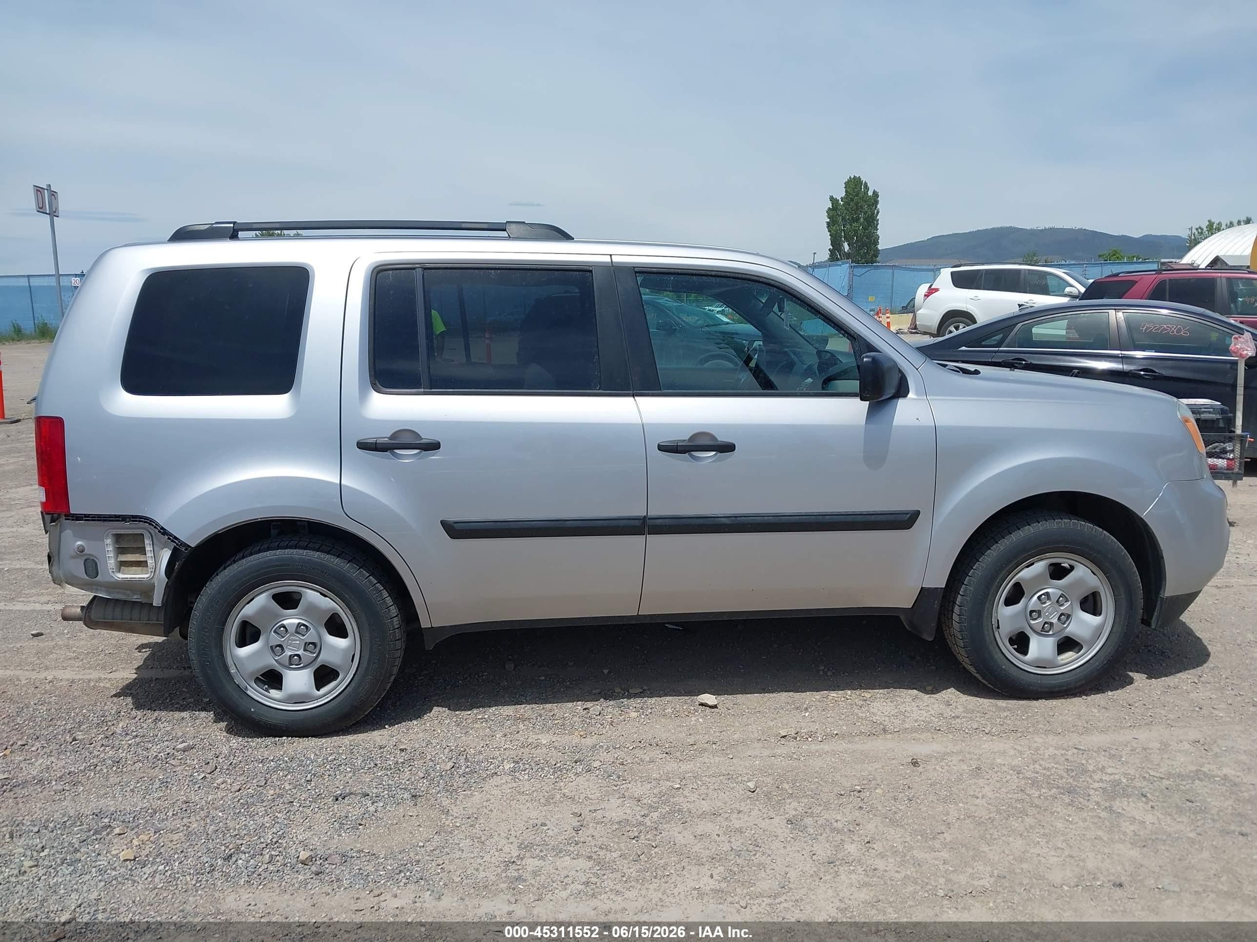 2015 Honda Pilot Lx Silver vin: 5FNYF4H22FB004527