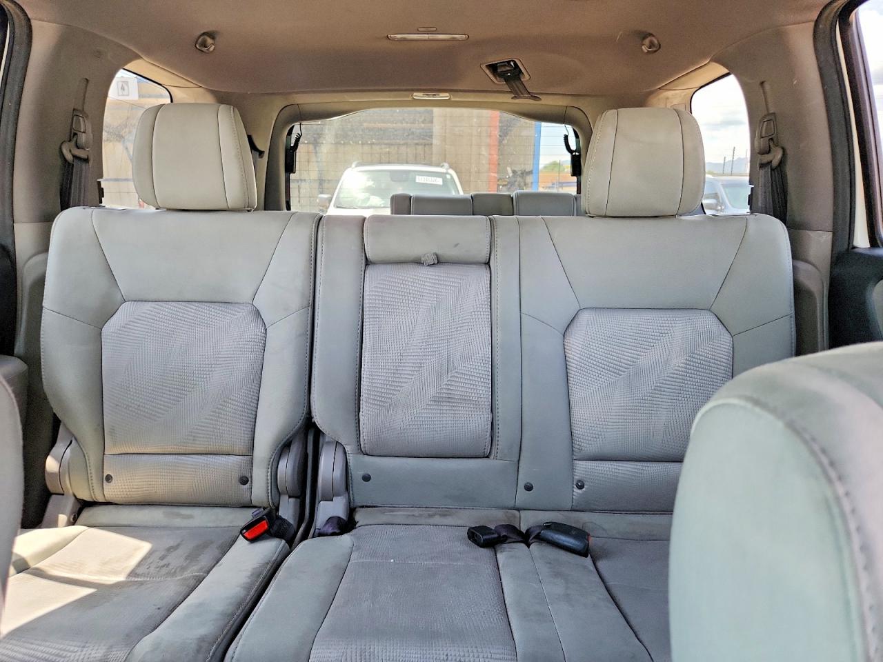 2015 Honda Pilot Lx Белый vin: 5FNYF4H22FB008142