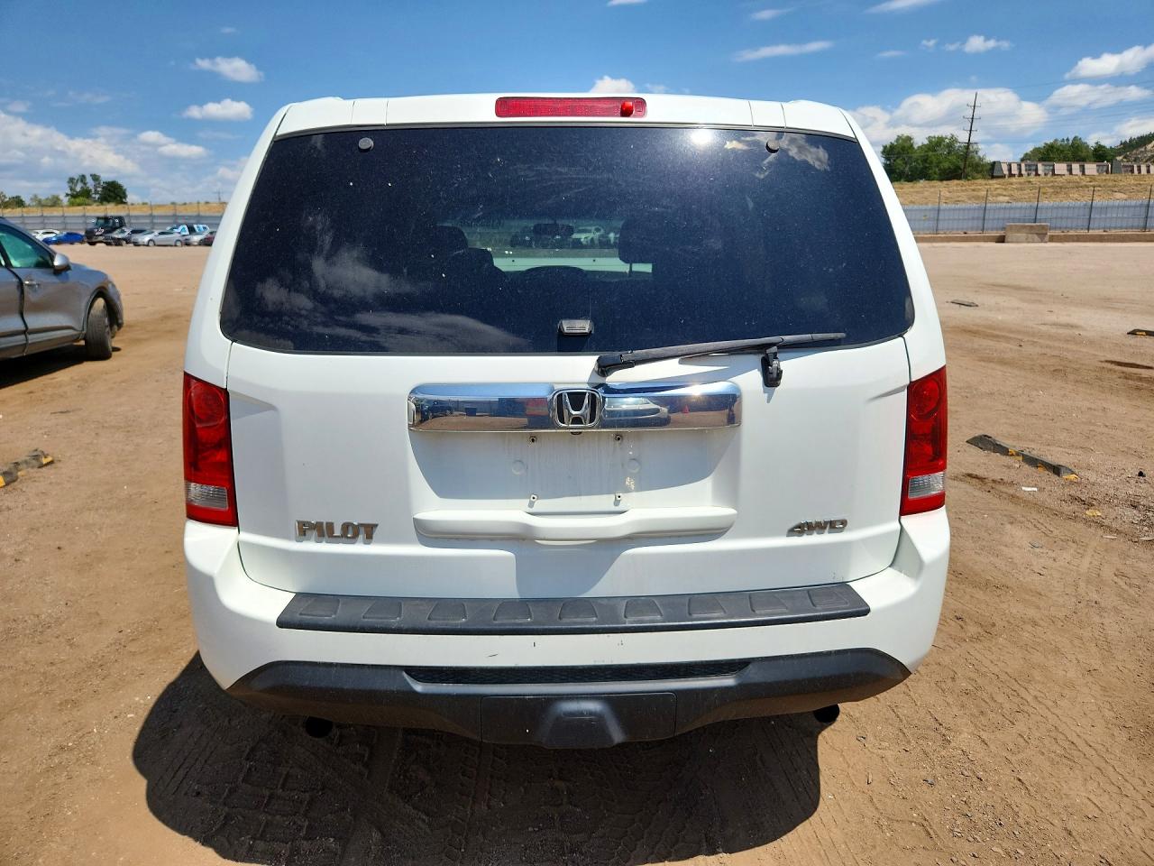 2015 Honda Pilot Lx Белый vin: 5FNYF4H22FB008142