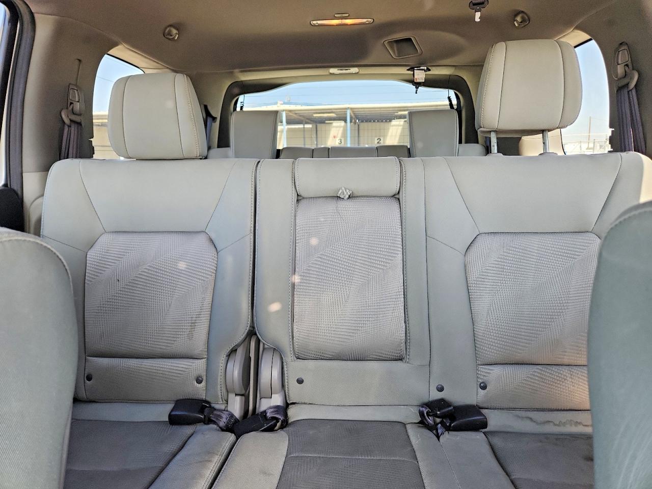 2015 Honda Pilot Lx Серебряный vin: 5FNYF4H22FB032697