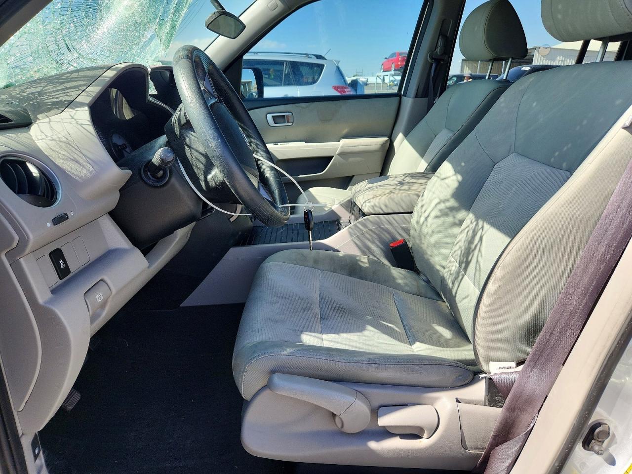 2015 Honda Pilot Lx Серебряный vin: 5FNYF4H22FB032697