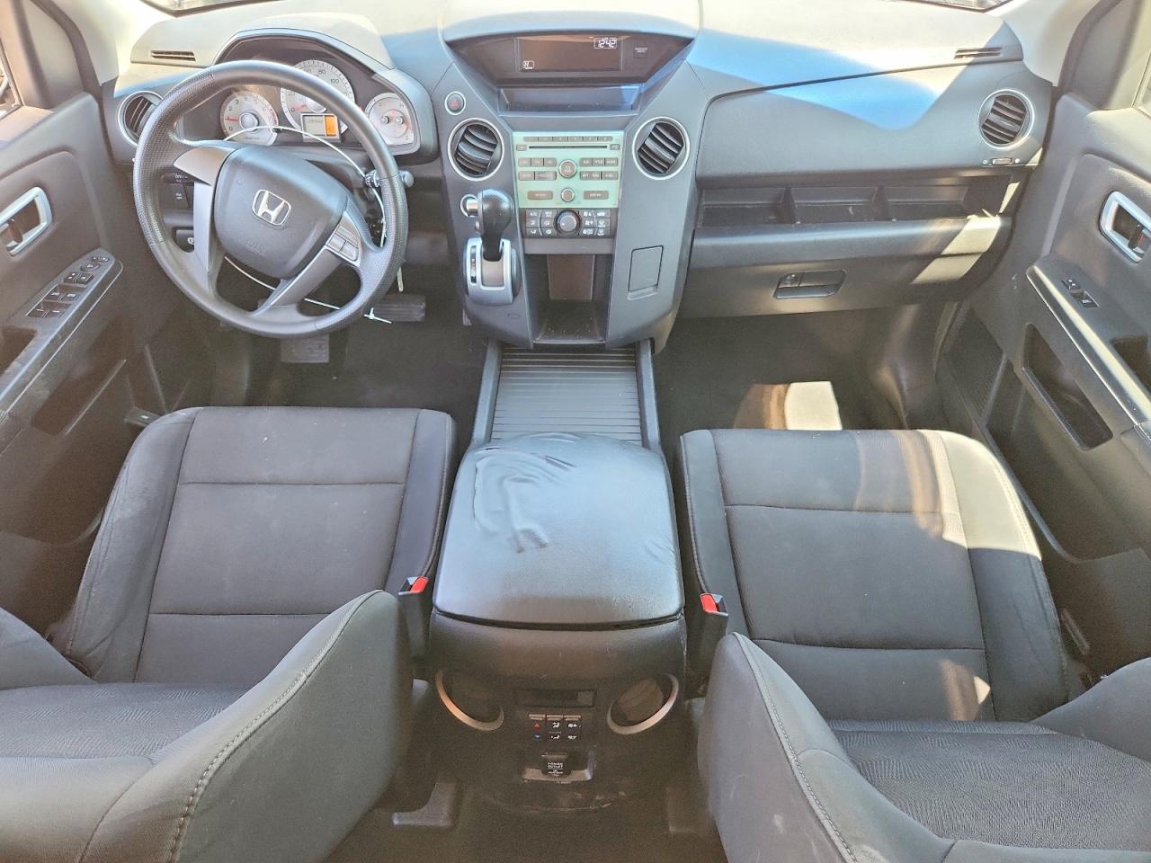 2010 Honda Pilot Lx Silver vin: 5FNYF4H23AB015528