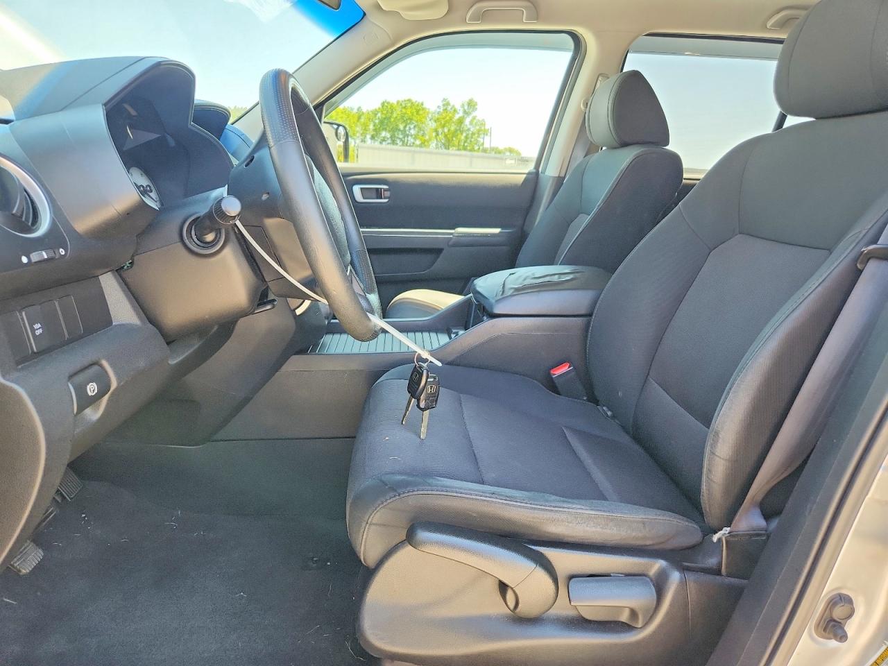 2010 Honda Pilot Lx Silver vin: 5FNYF4H23AB015528