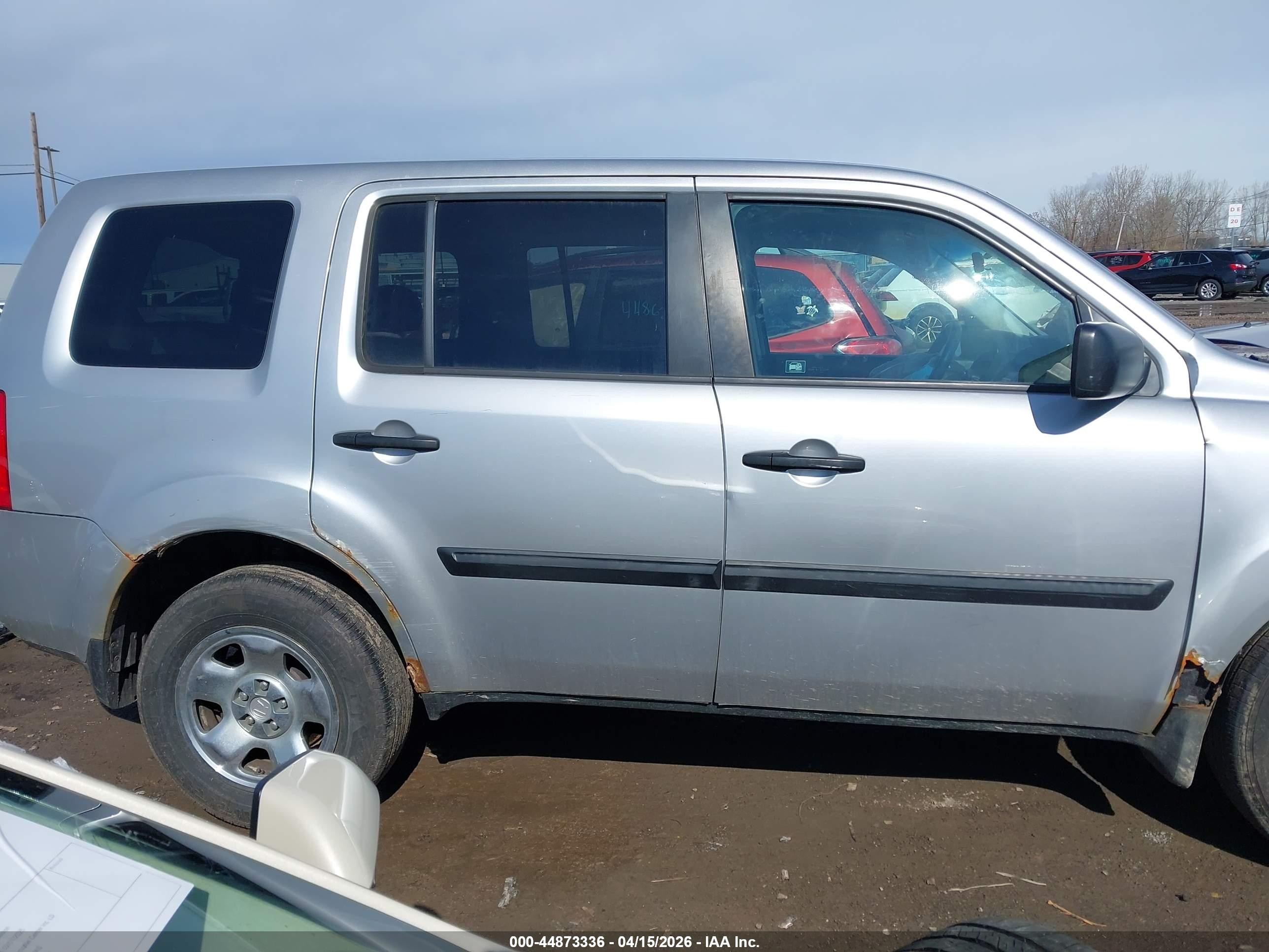 2011 Honda Pilot Lx Silver vin: 5FNYF4H23BB021444
