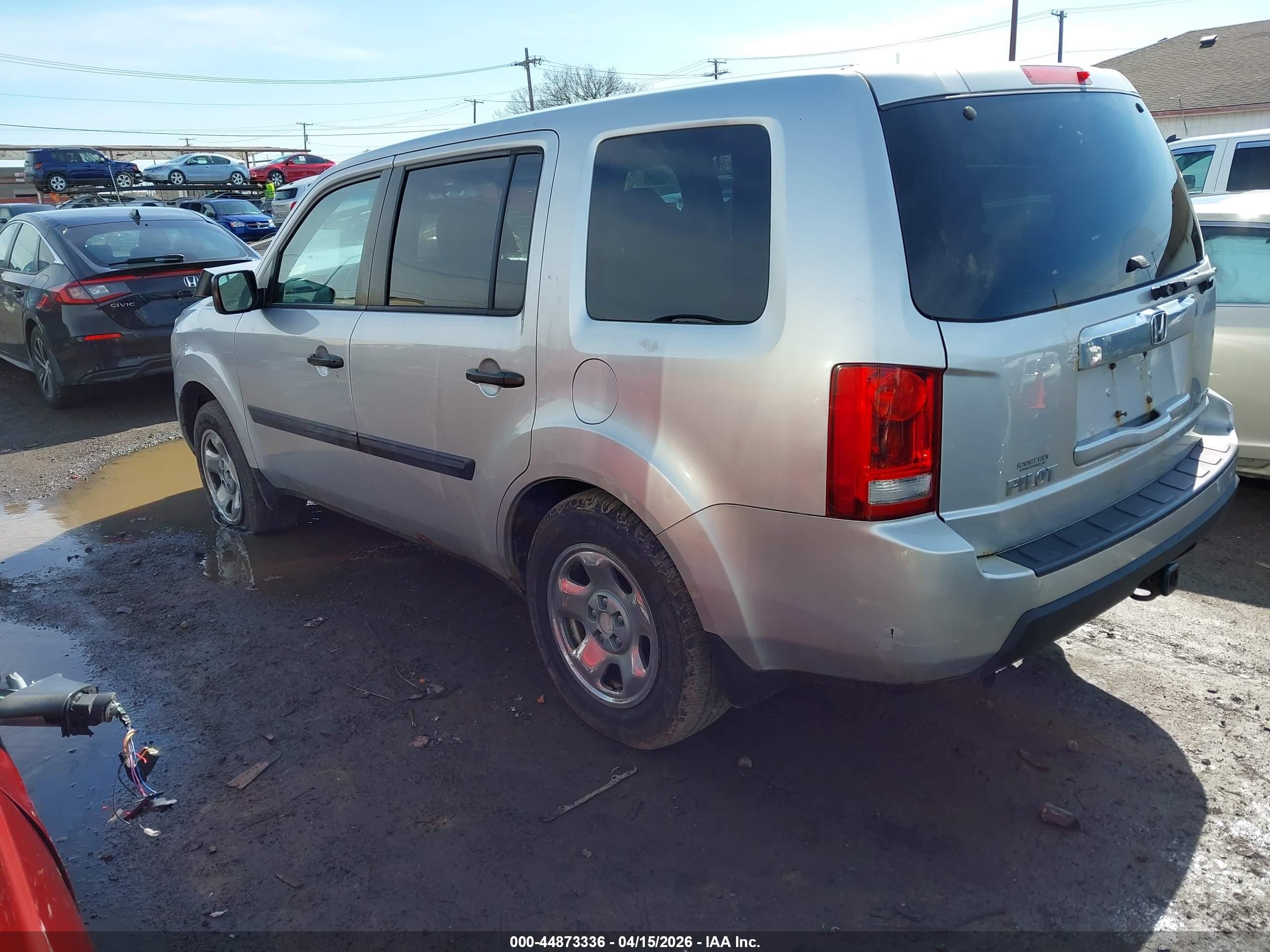 2011 Honda Pilot Lx Silver vin: 5FNYF4H23BB021444